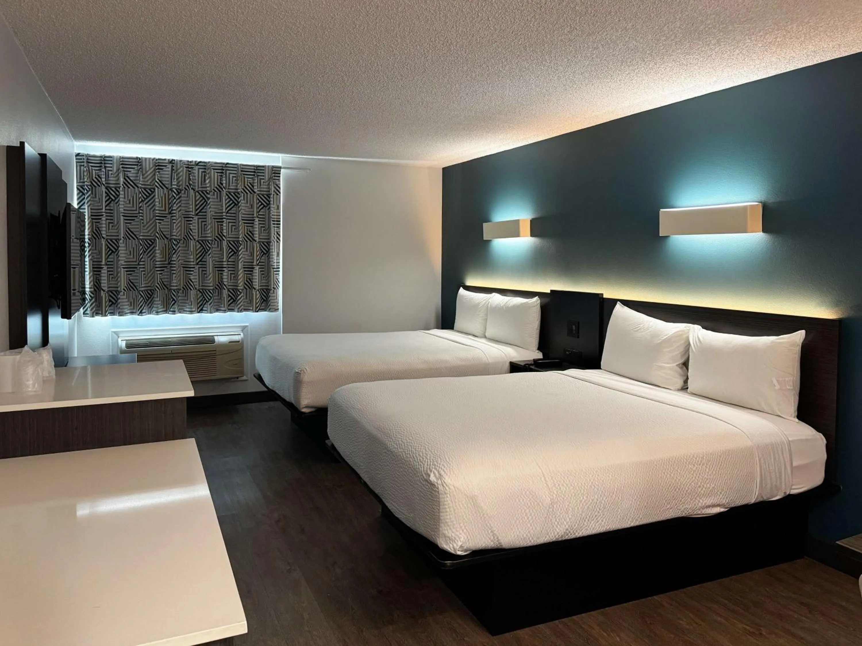 Photo of the whole room, Bed in Studio 6 Suites Carson, CA