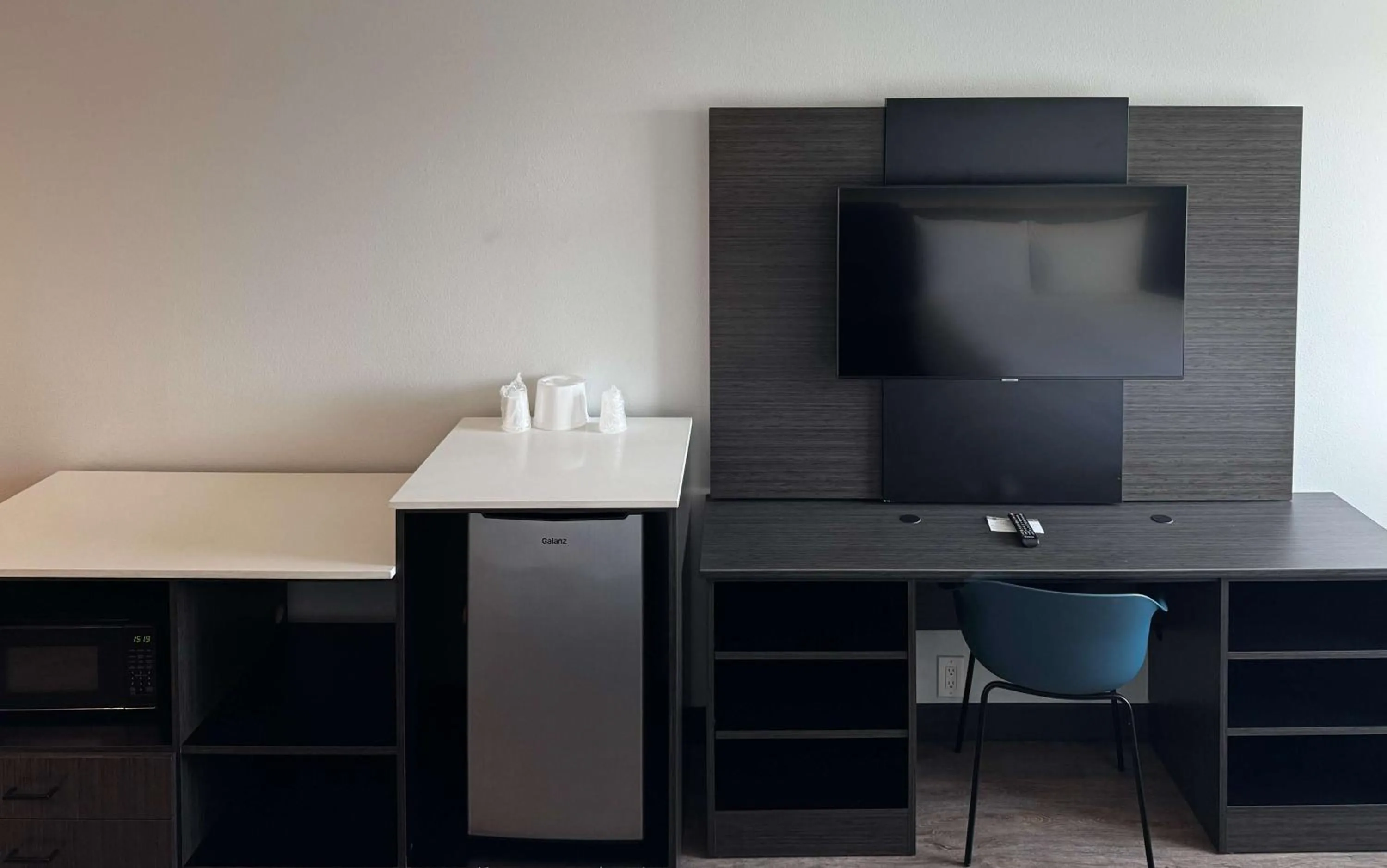 Photo of the whole room in Studio 6 Suites Carson, CA