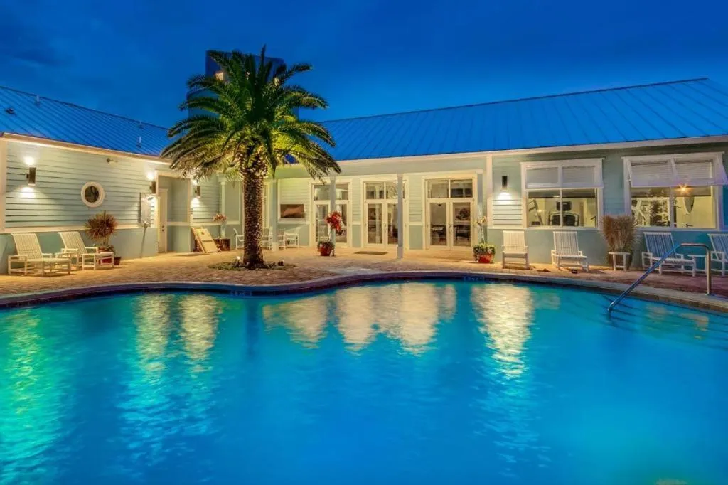 Swimming pool in Dolphins Vacation Rental