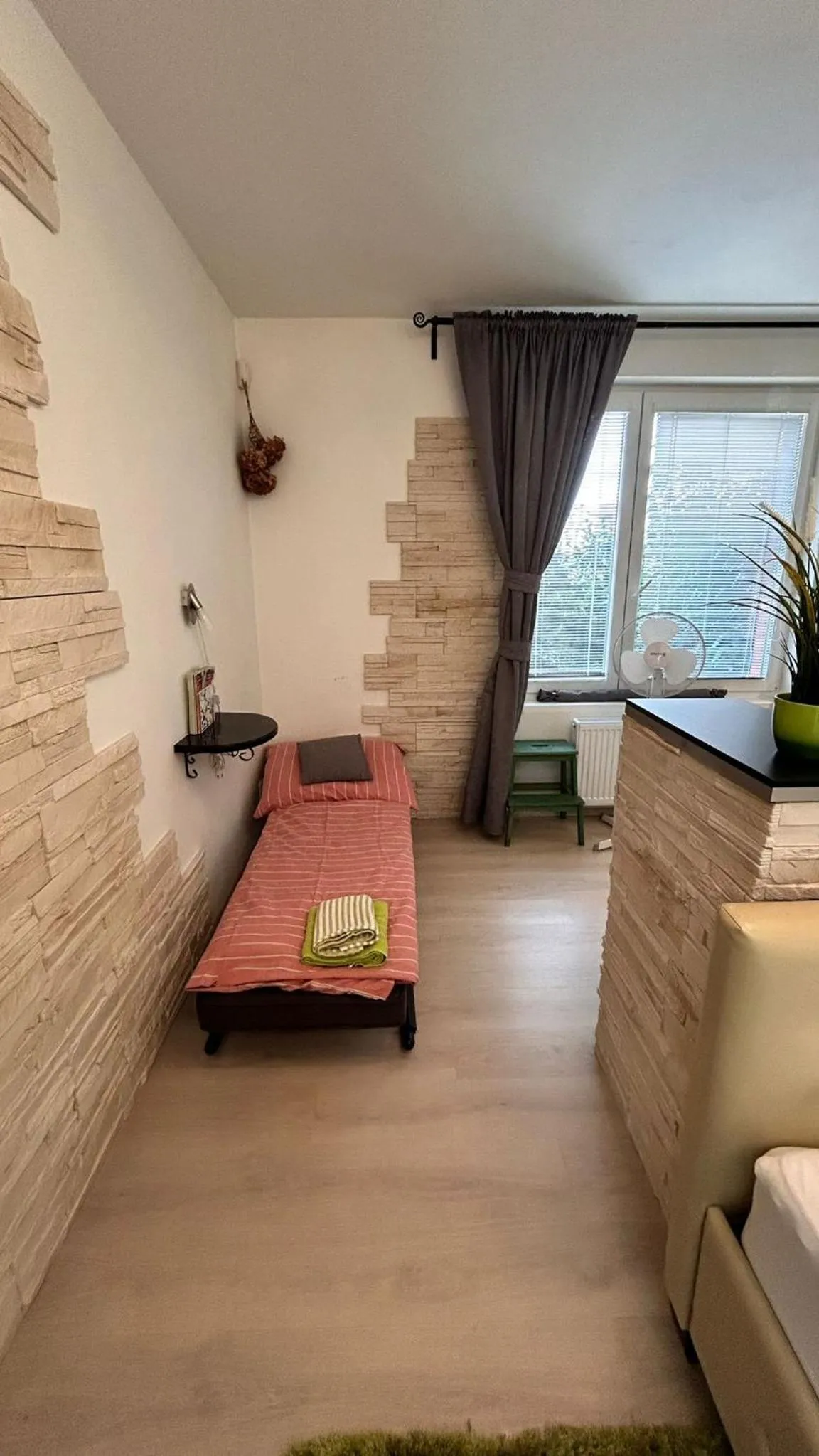 Bed in Bastien Studio near Airport