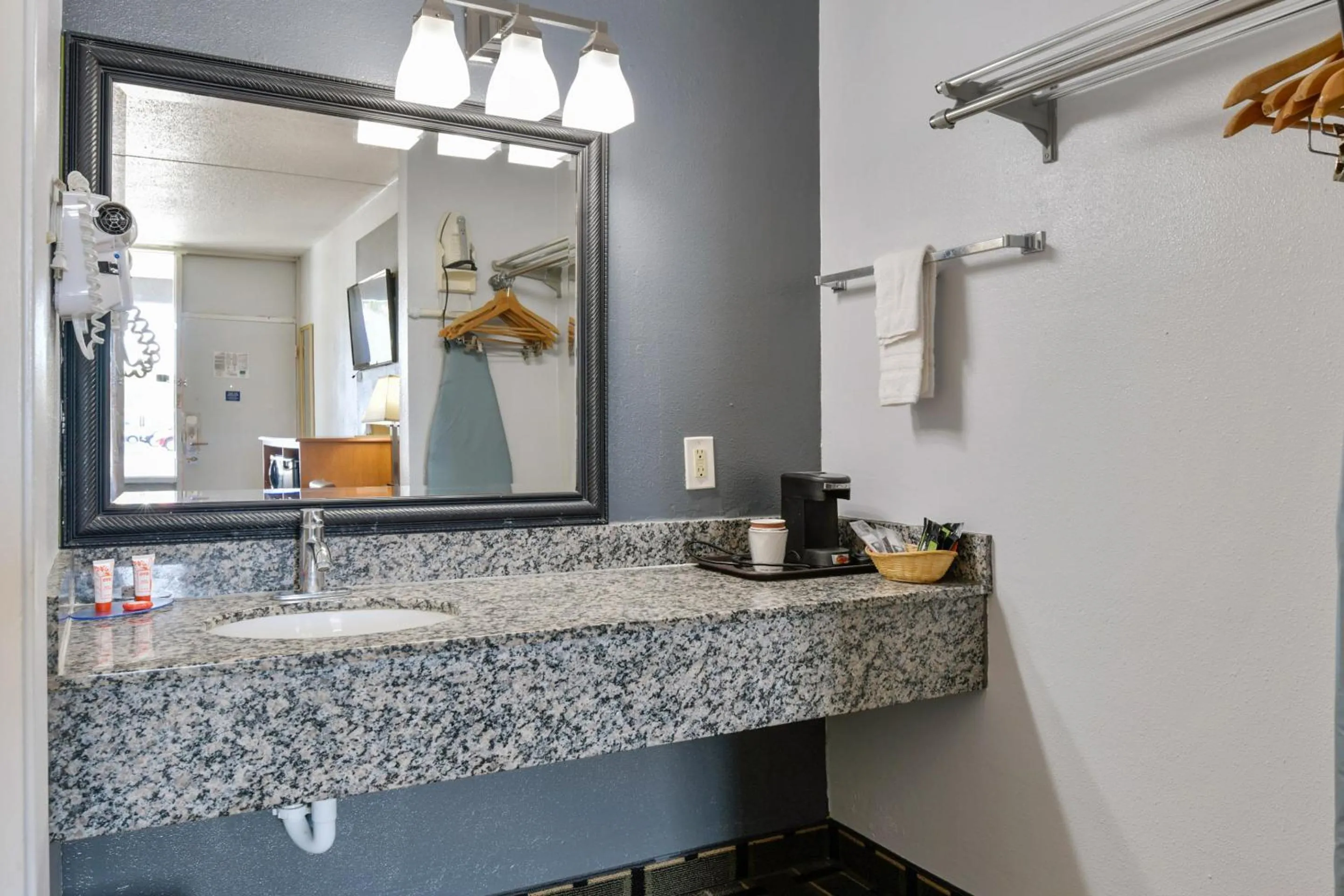 Bathroom in OYO Hotel Lake Park-Valdosta I-75, Exit 5