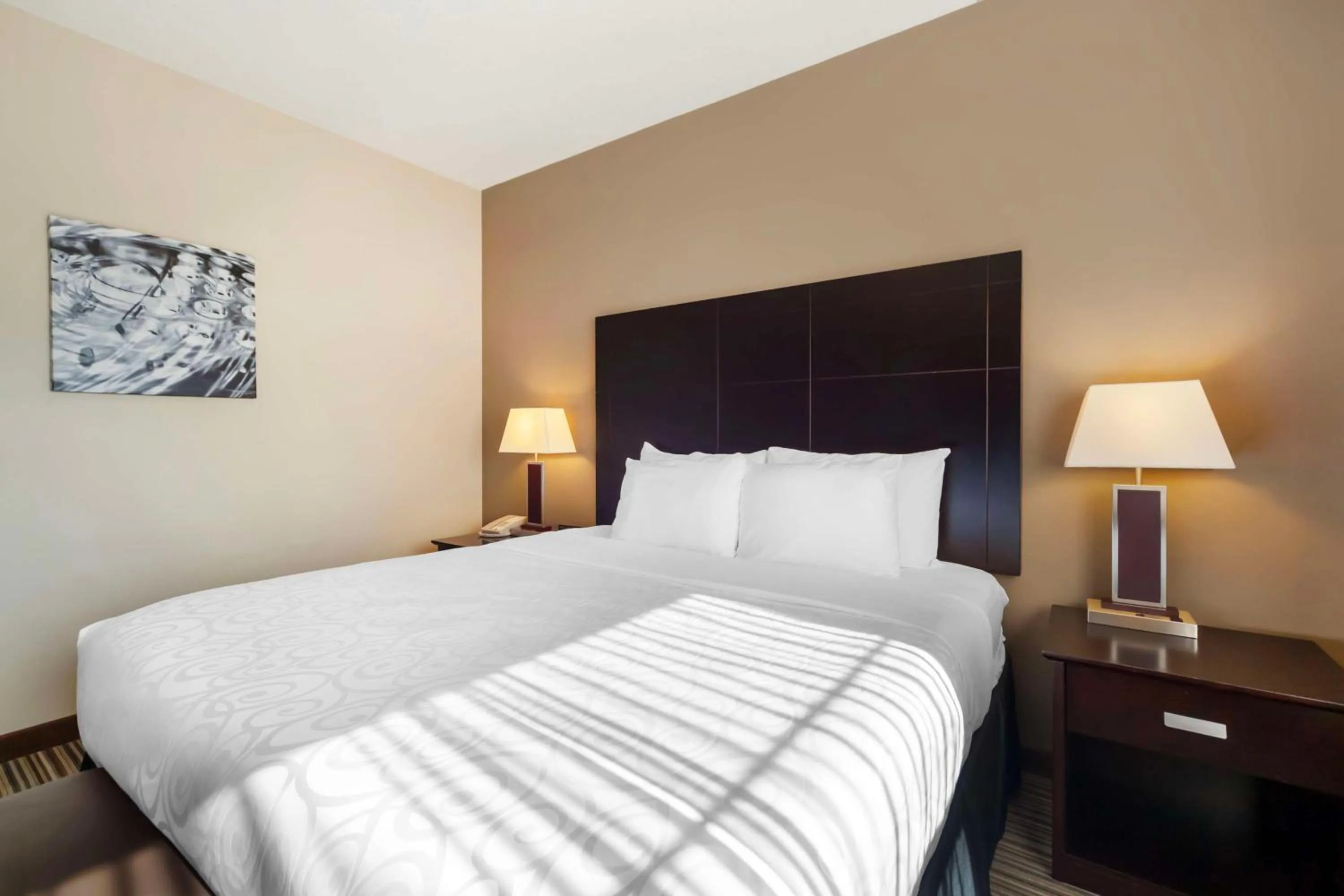 Bedroom, Bed in Best Western Plus Peace River Hotel & Suites