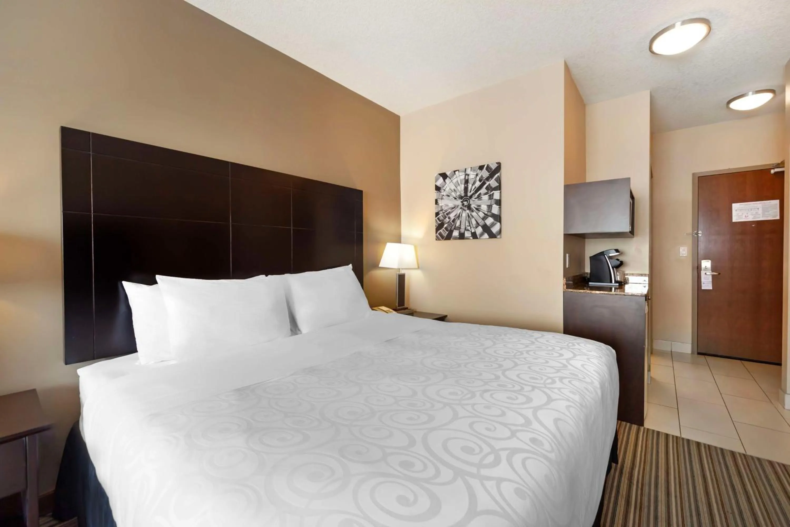 Bedroom, Bed in Best Western Plus Peace River Hotel & Suites