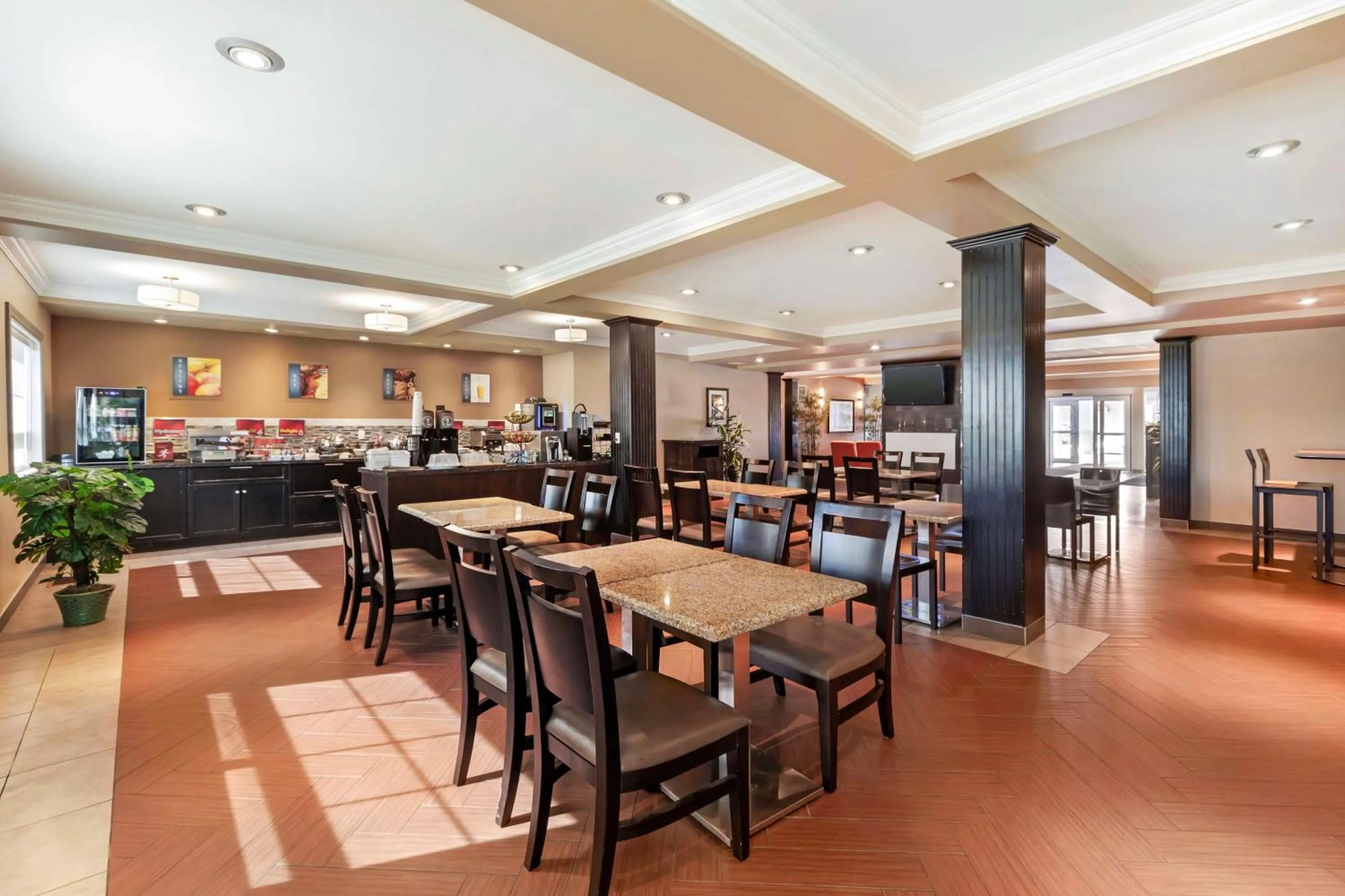 Breakfast in Best Western Plus Peace River Hotel & Suites