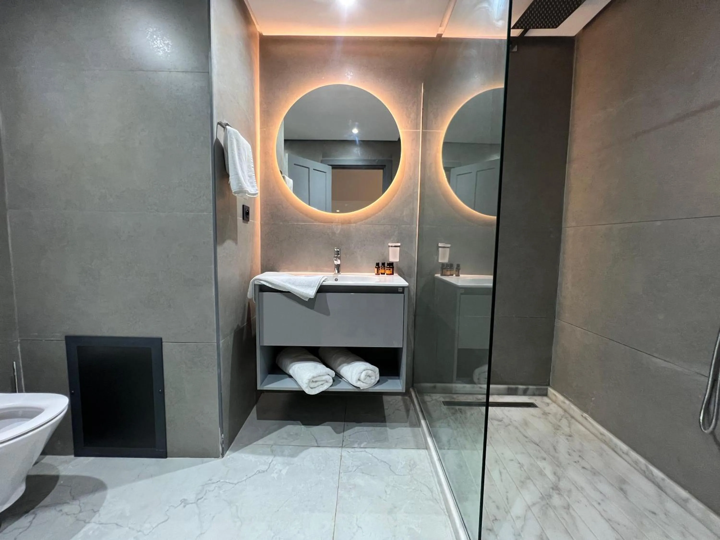 Shower in Le Rio Appart-Hotel City Center