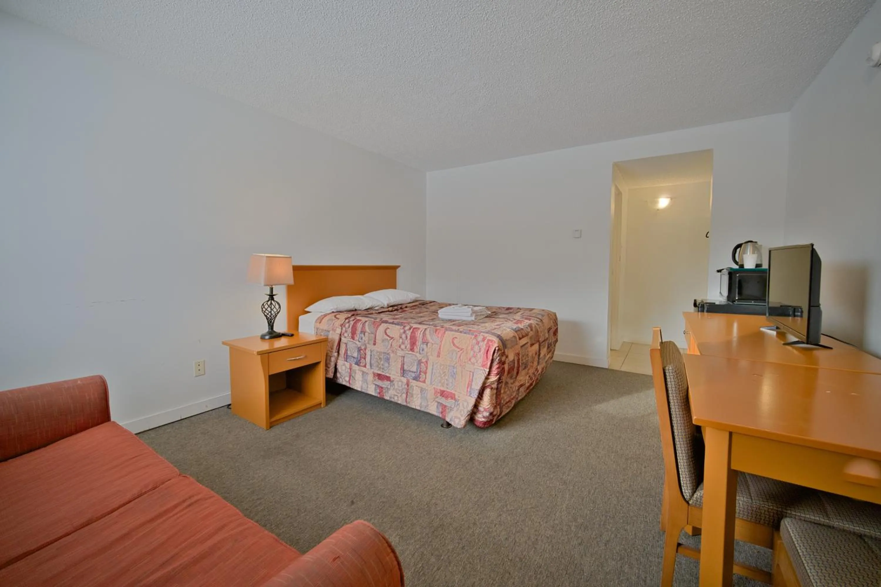 Photo of the whole room, Bed in Midtown Inn