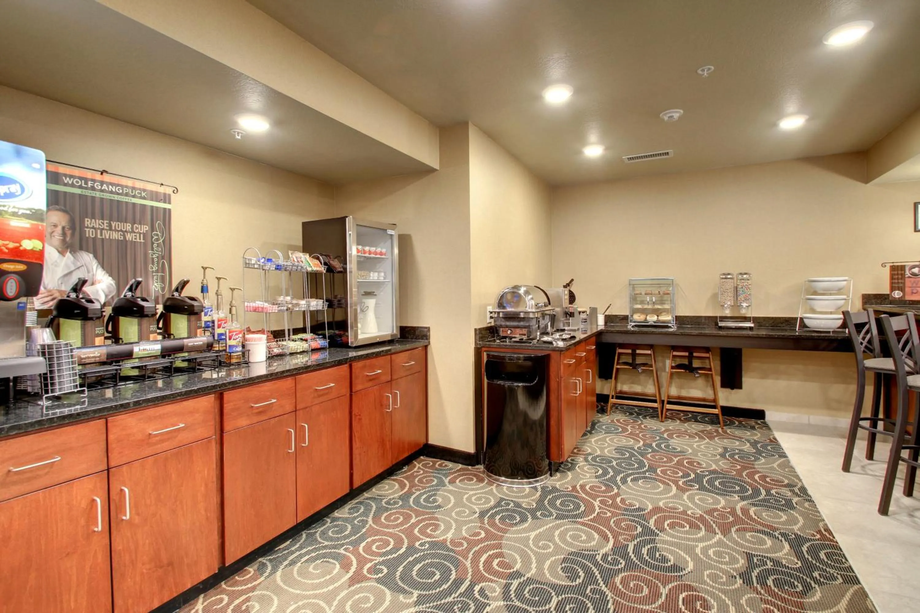 Breakfast in Cobblestone Hotel & Suites - Salem