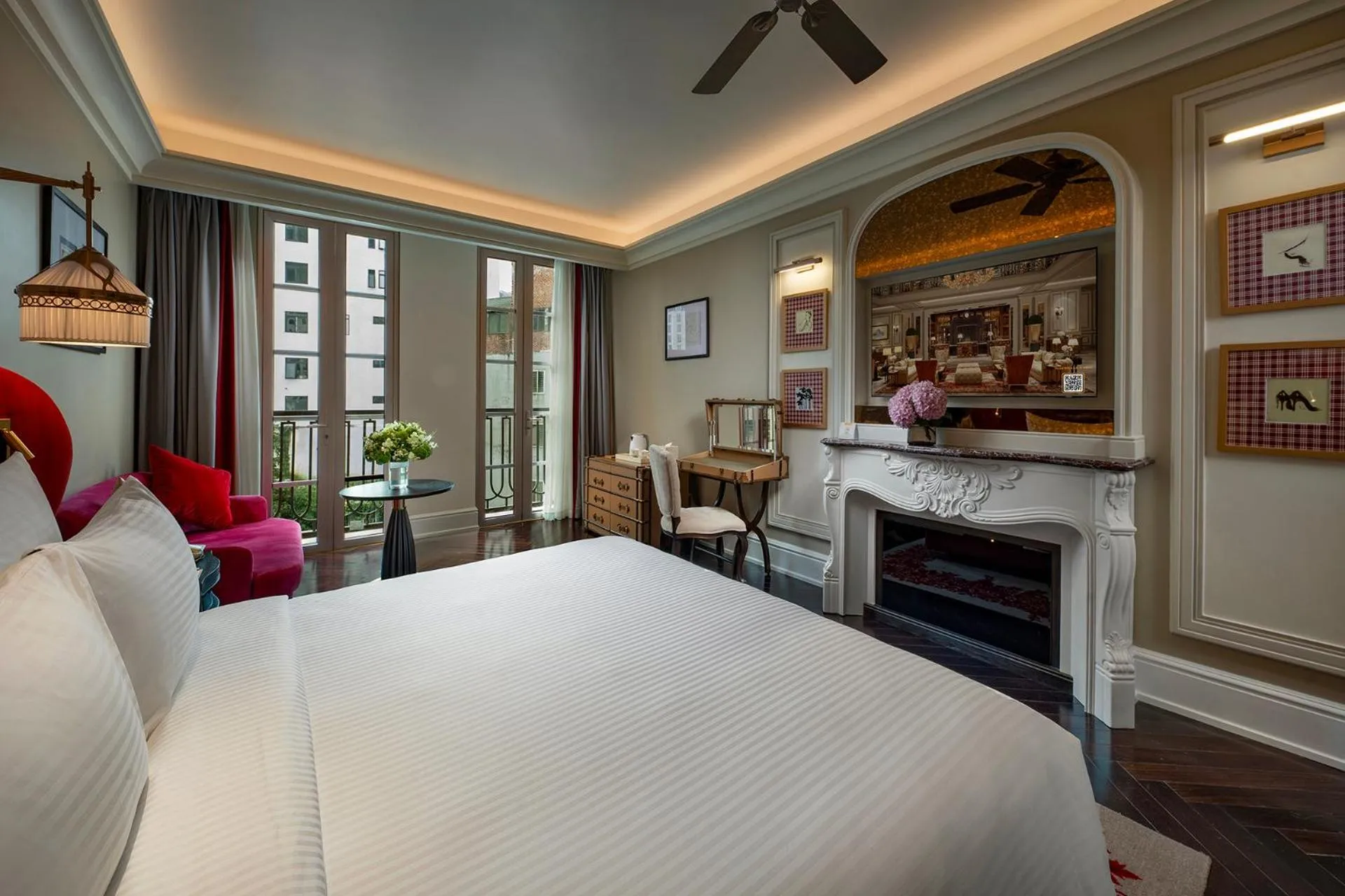 Bed in Hôtel de l'Amour Tam Đảo