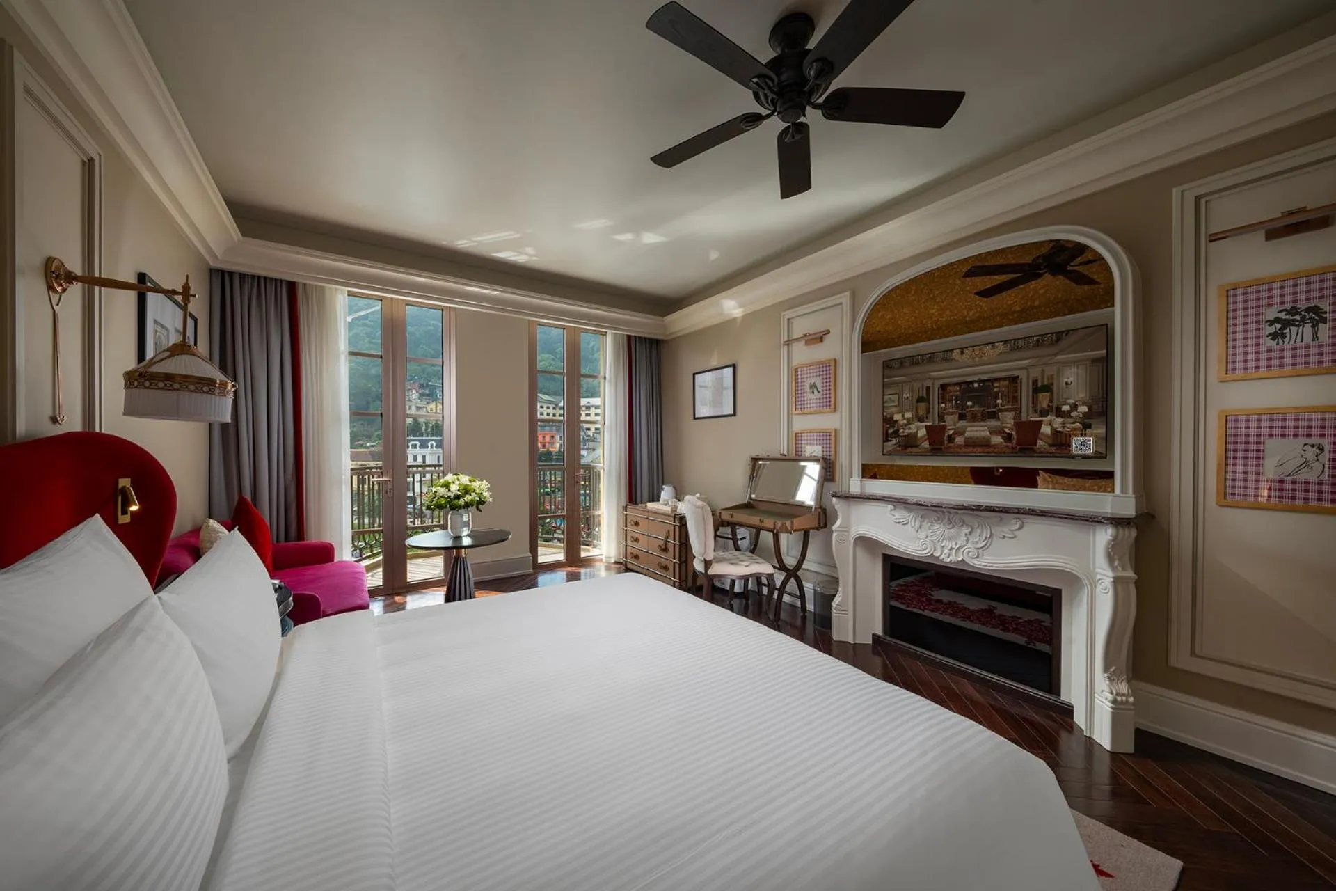 Bed in Hôtel de l'Amour Tam Đảo