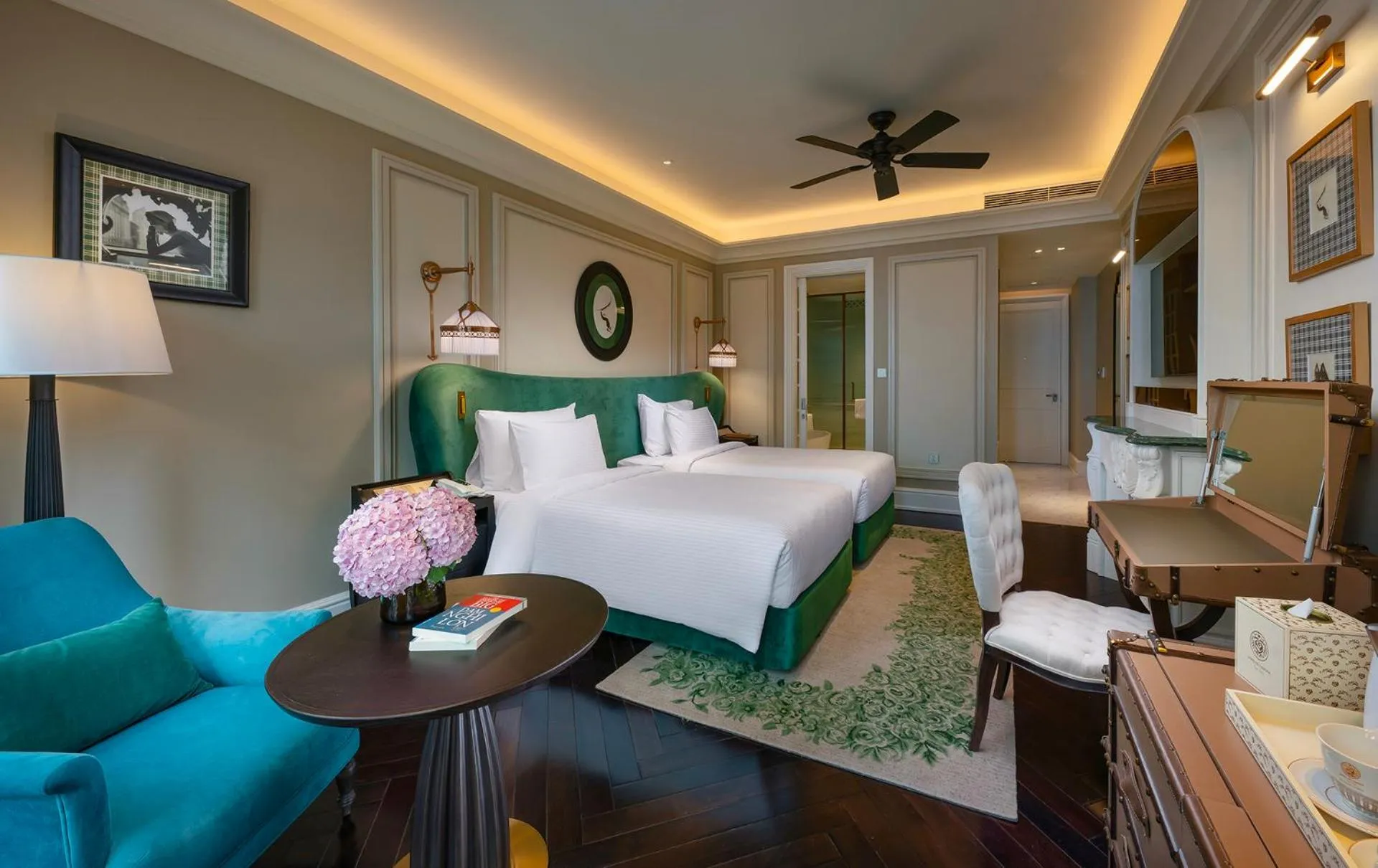 Bed in Hôtel de l'Amour Tam Đảo