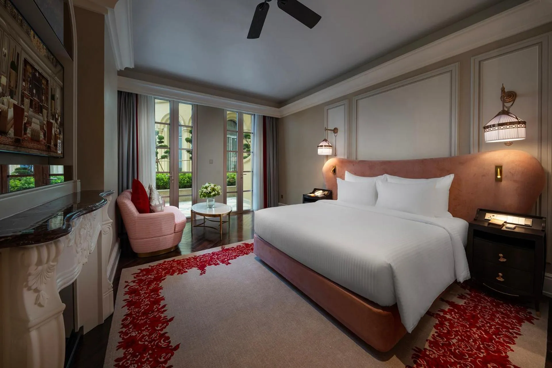 Bed in Hôtel de l'Amour Tam Đảo