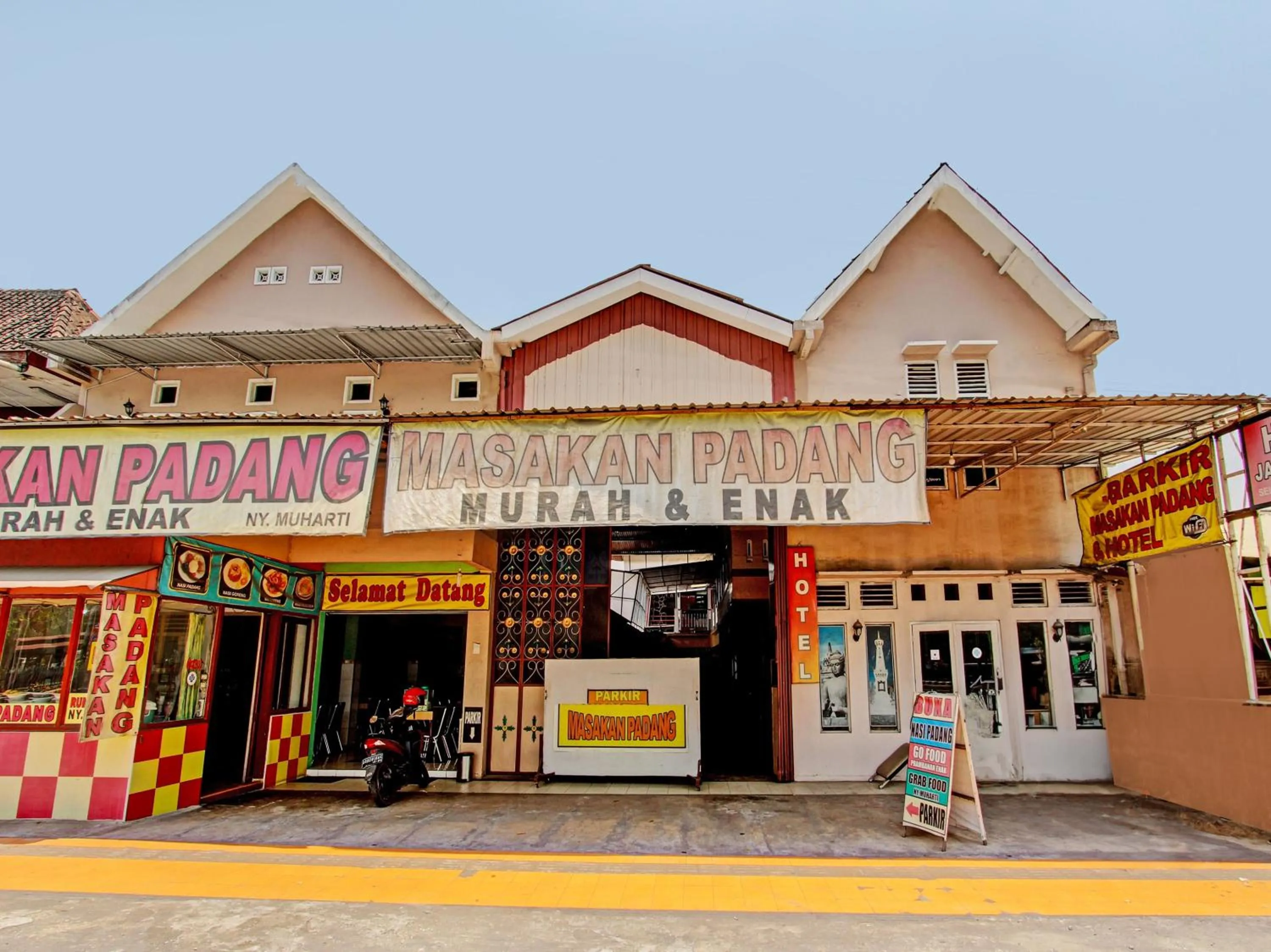 Facade/entrance in Hotel O Jaya Kusuma