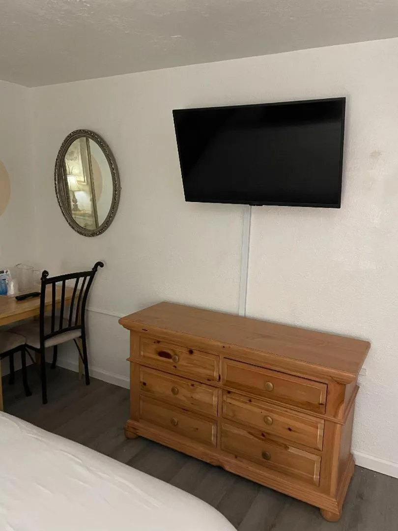 Pink Champagne Motel