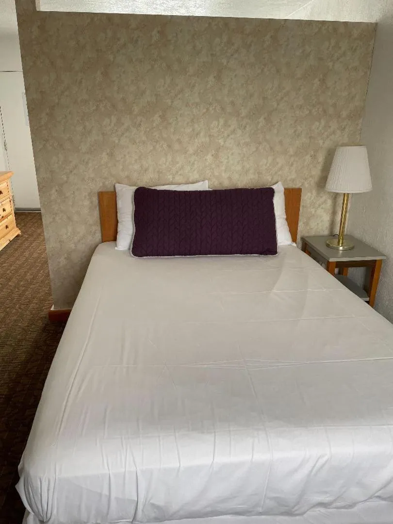 Pink Champagne Motel