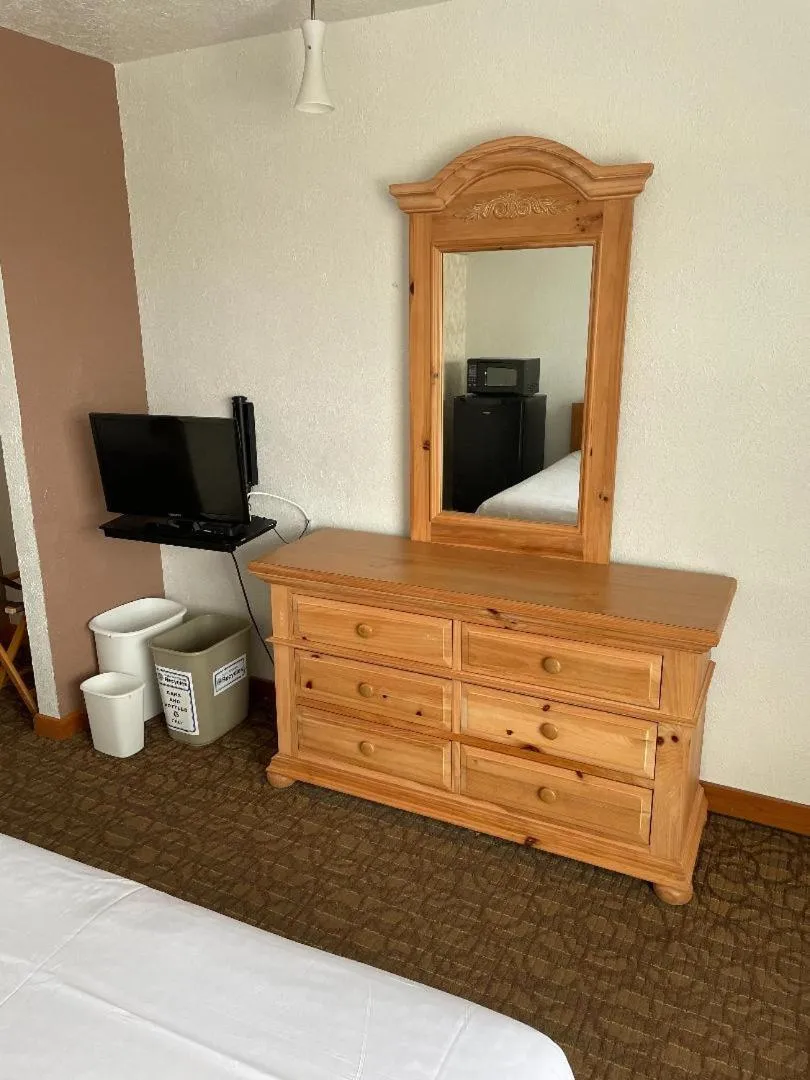 Pink Champagne Motel