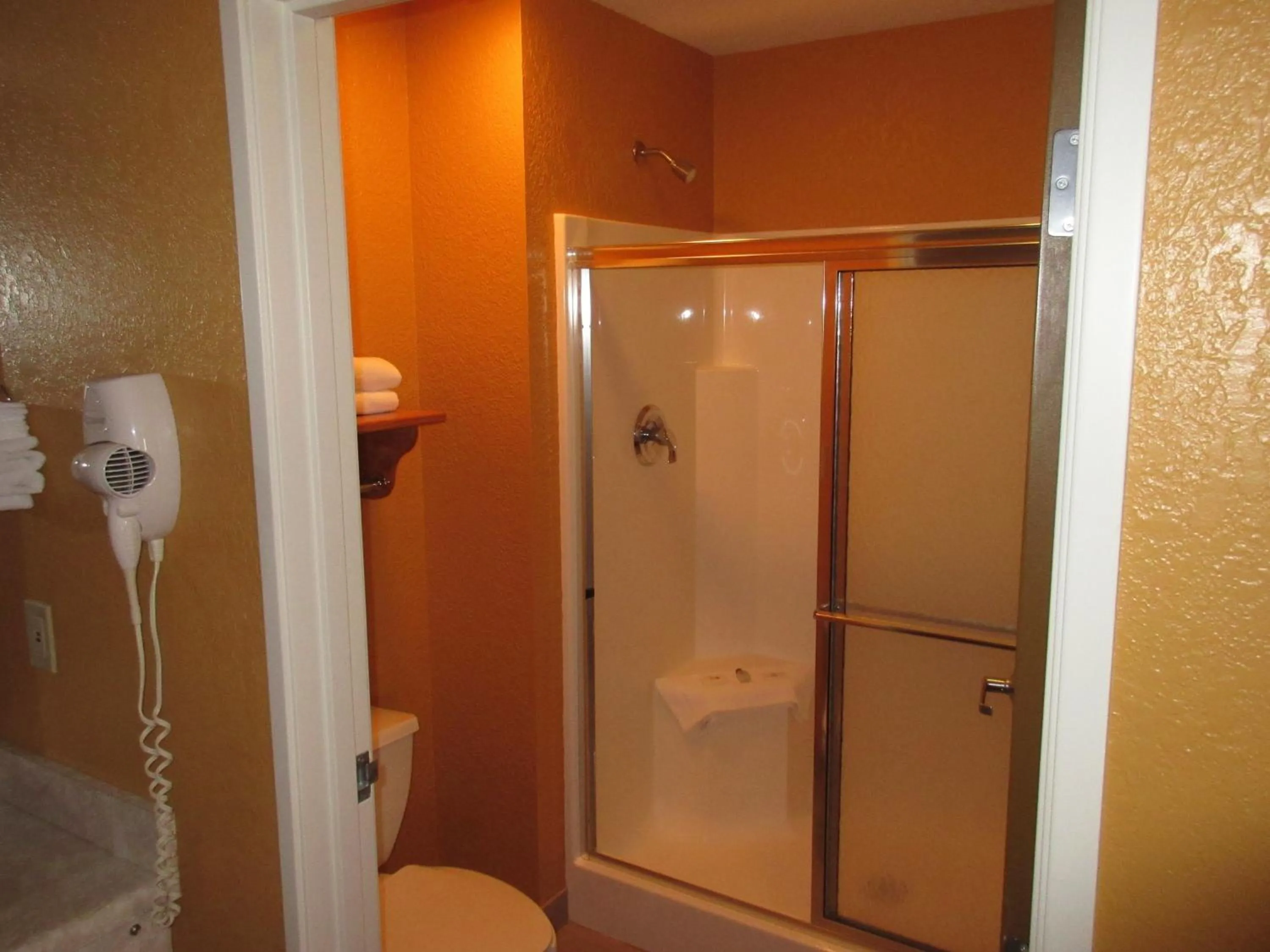 Bathroom in Parkfield Inn - Clinton