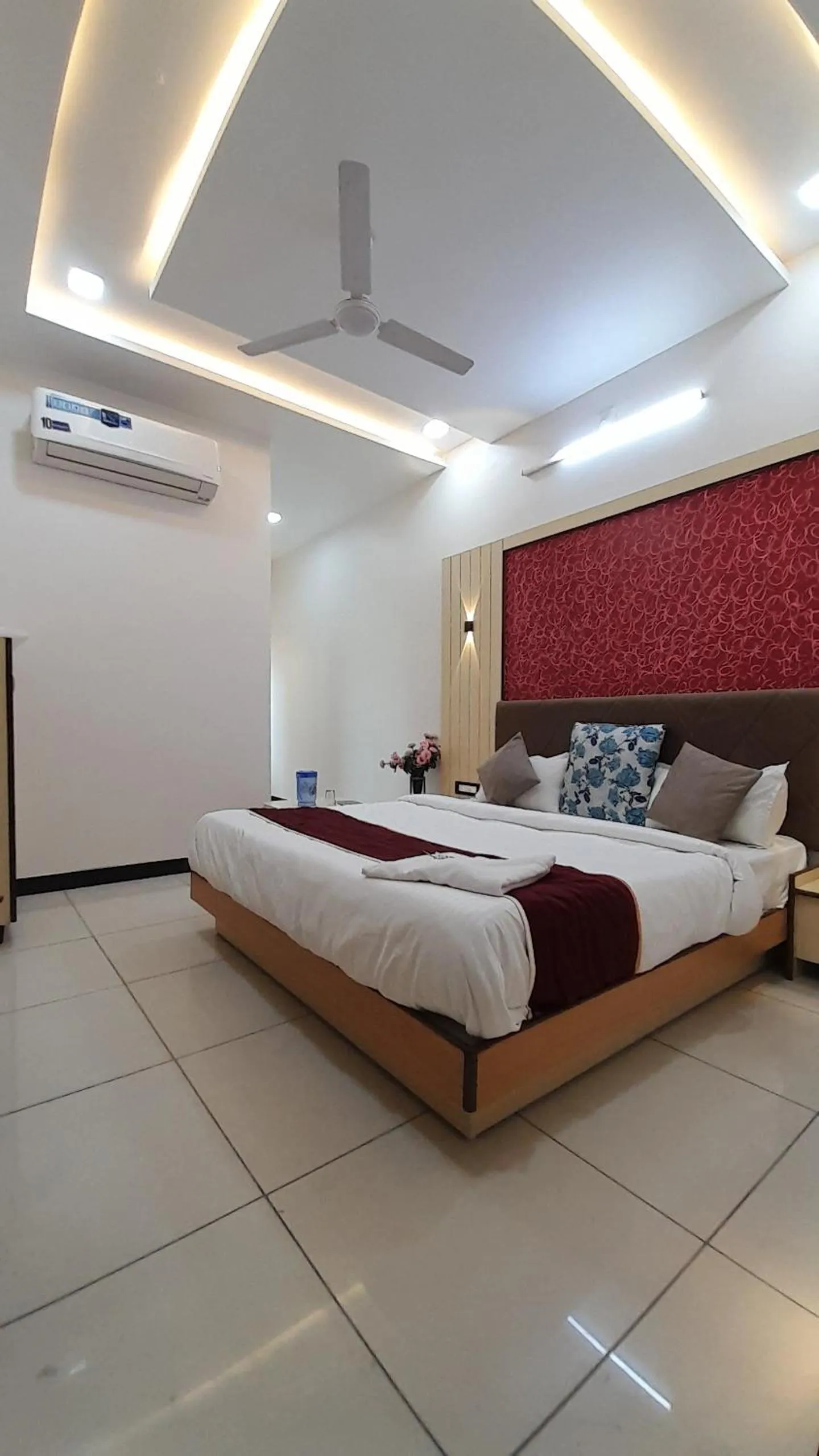 Bed in Hotel Sun Palace