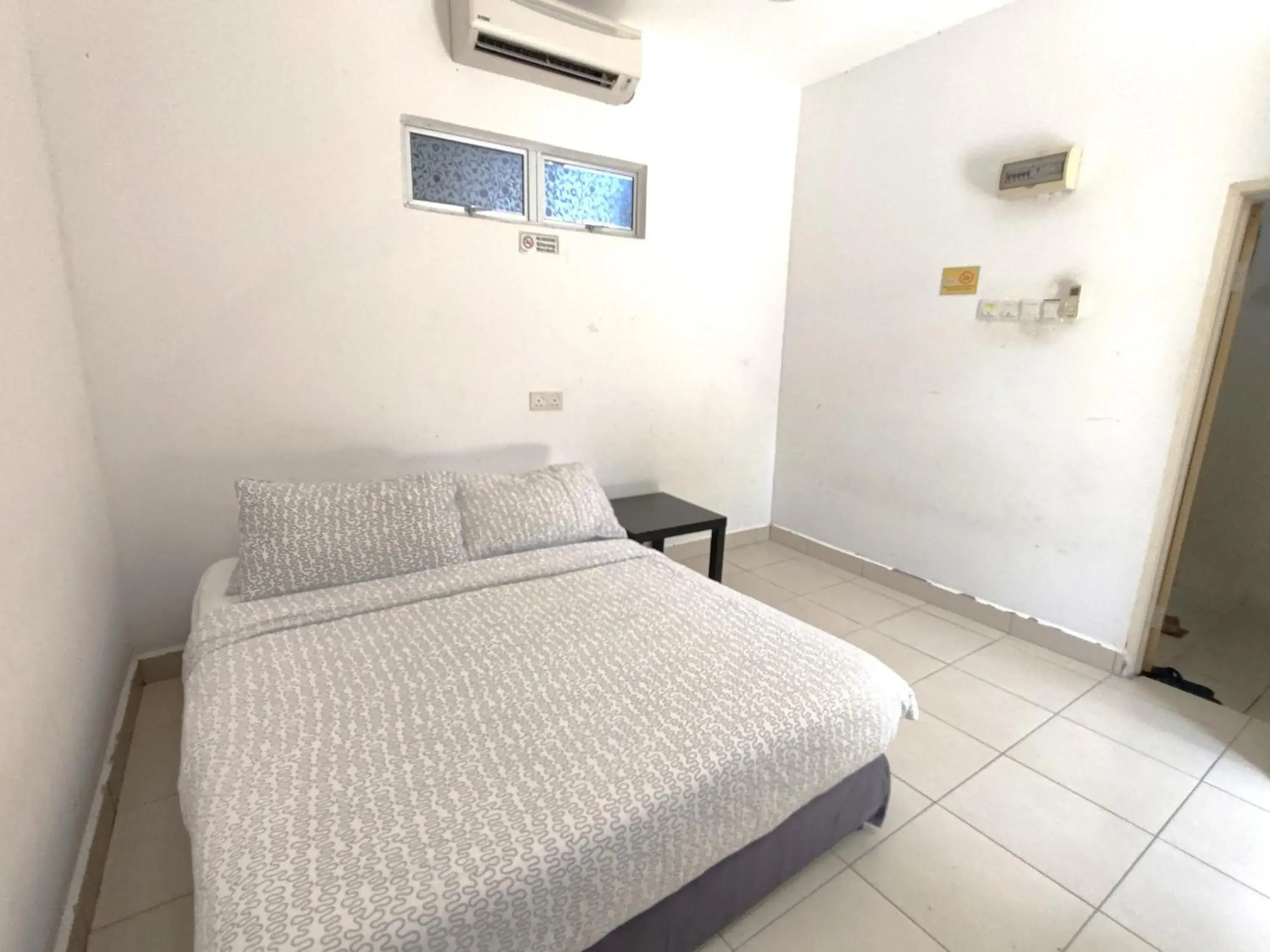 Deluxe Queen Room in OYO 90879 Eleven Inn Deluxe Queen Room in OYO 90879 Eleven Inn