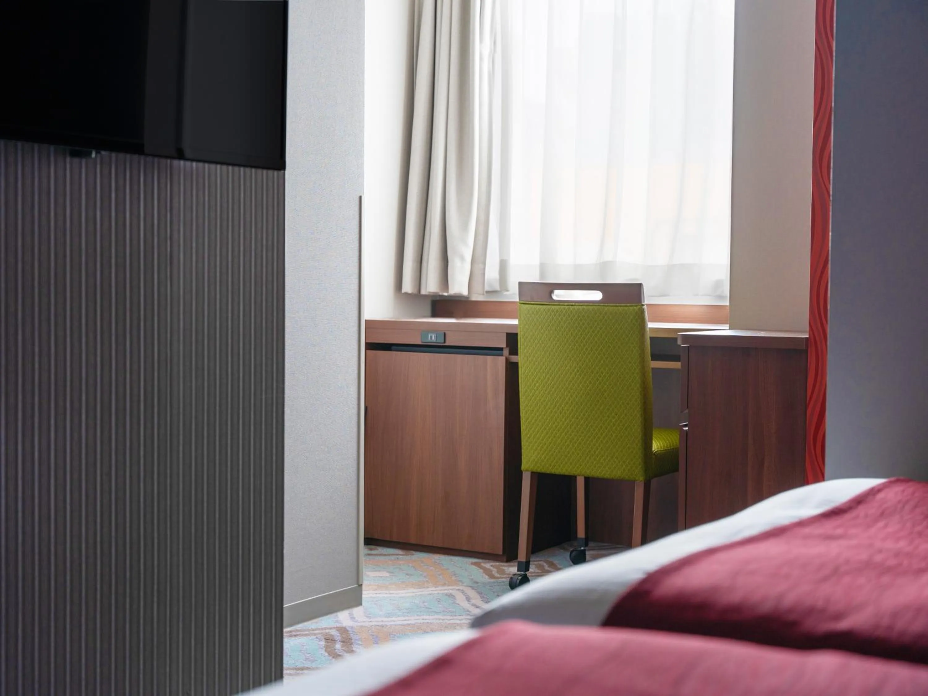 Photo of the whole room, Bed in the b sapporo