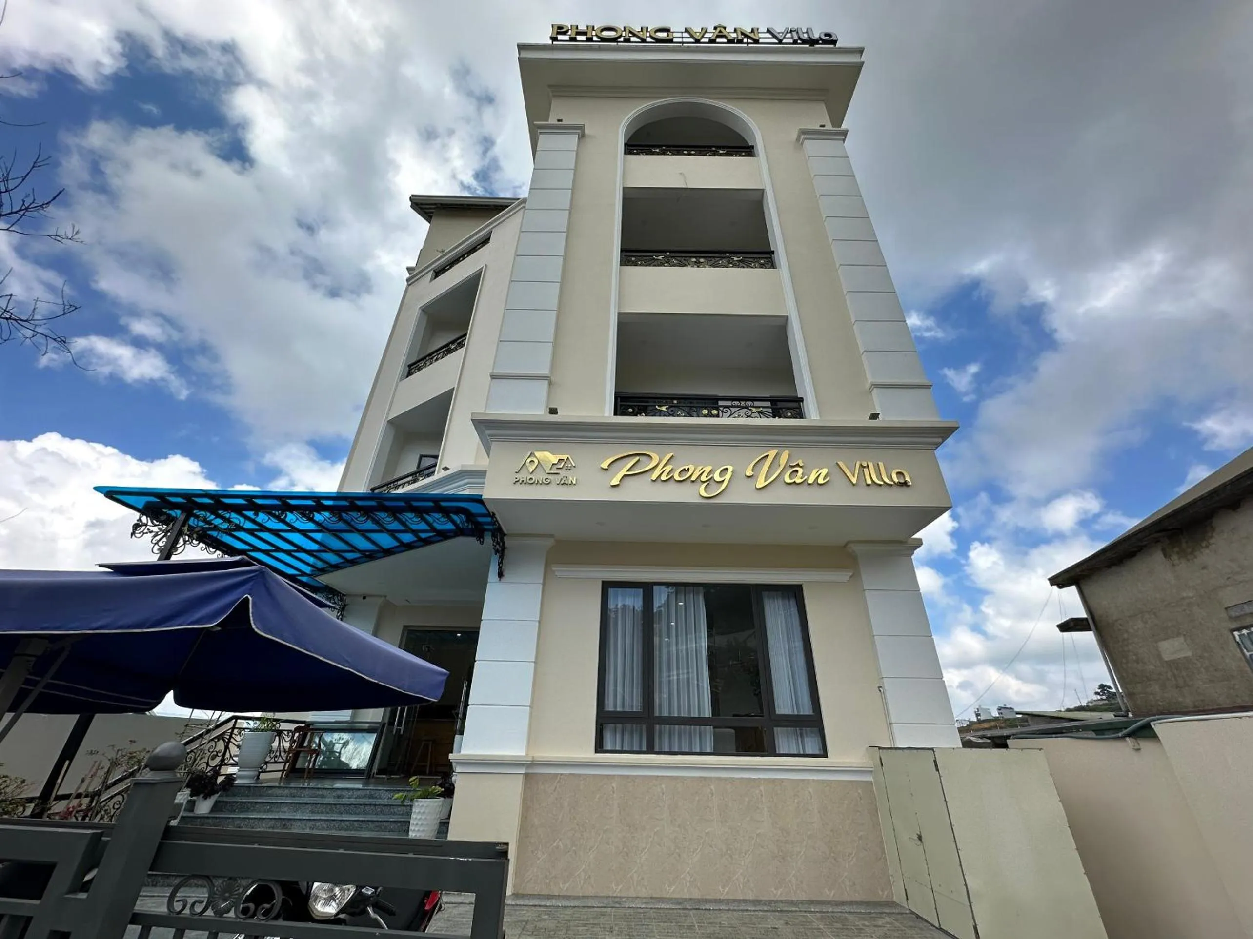 Facade/entrance in Capital O 1208 Phong Van Villa