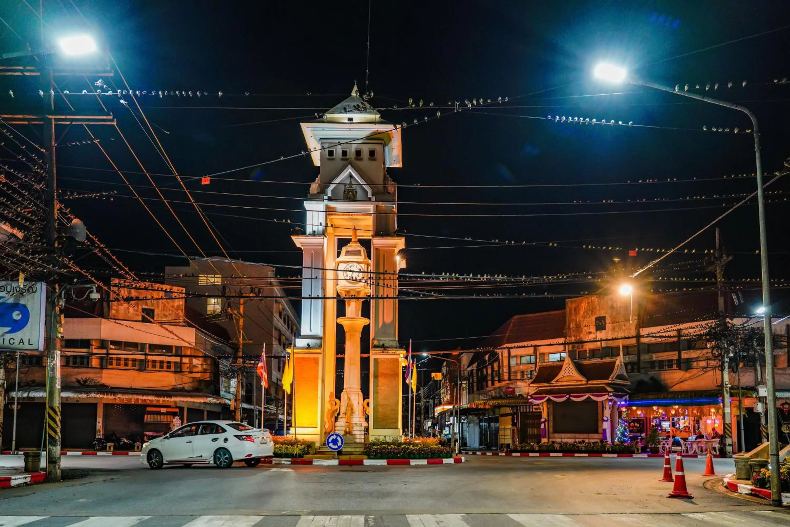 Night in Happy Garden Resort Betong