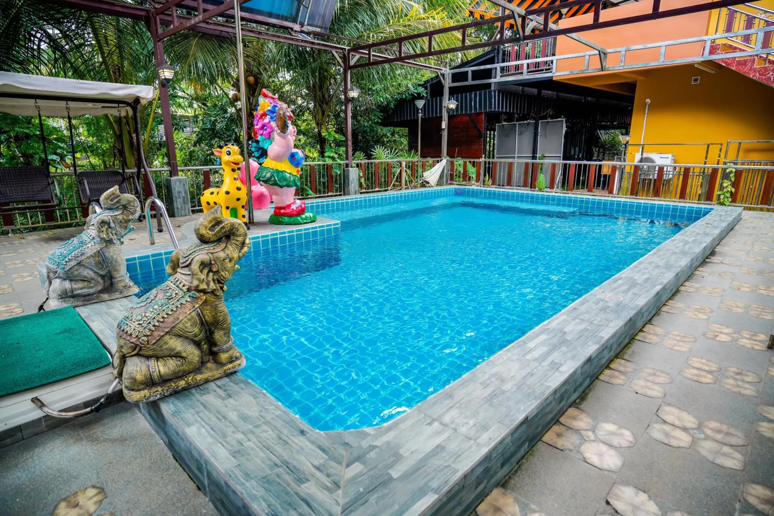 Day in Happy Garden Resort Betong