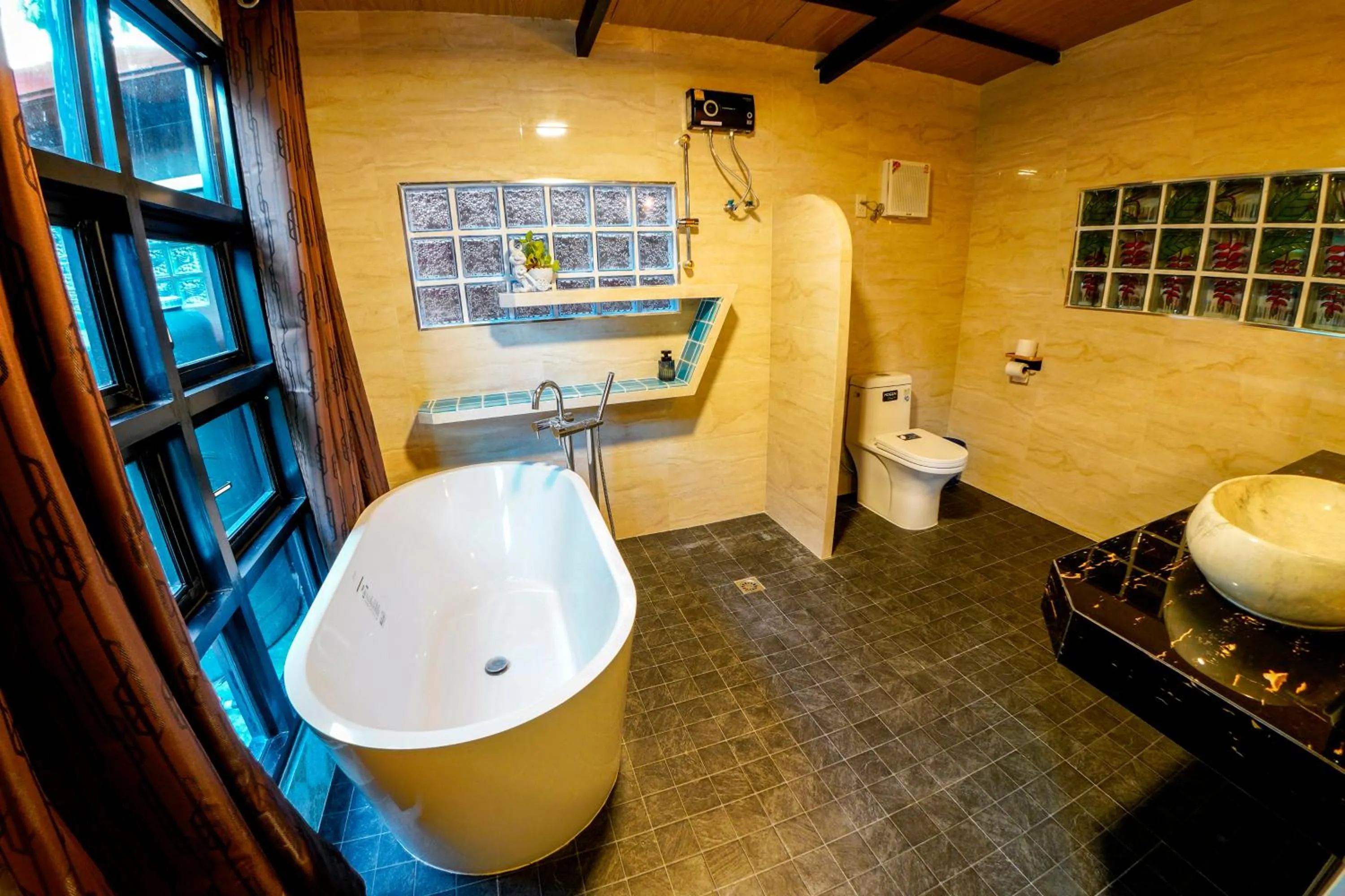 Toilet in Happy Garden Resort Betong