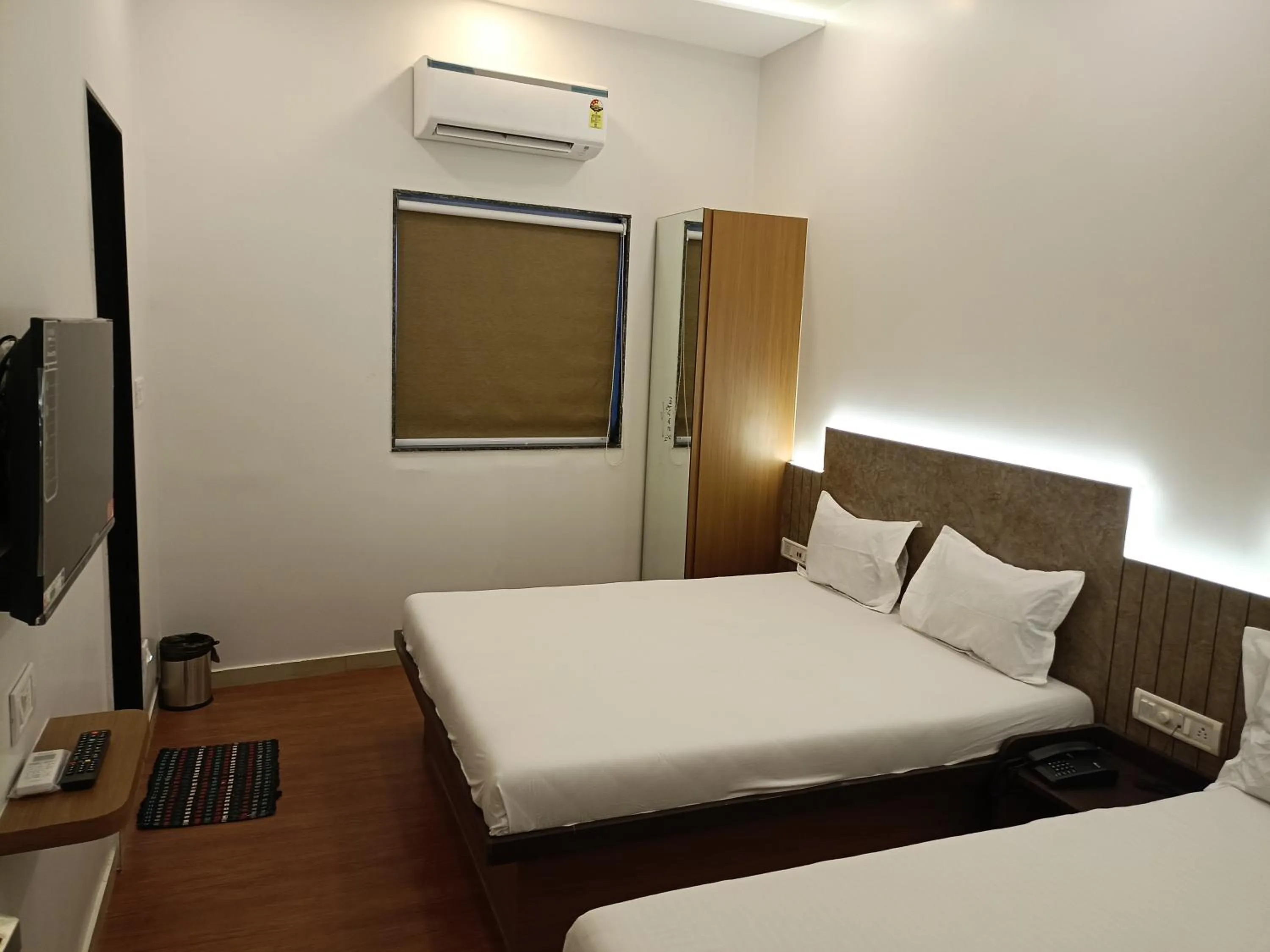 TV and multimedia, Bed in Hotel Ritz Vesu - Hotels in Vesu, Surat