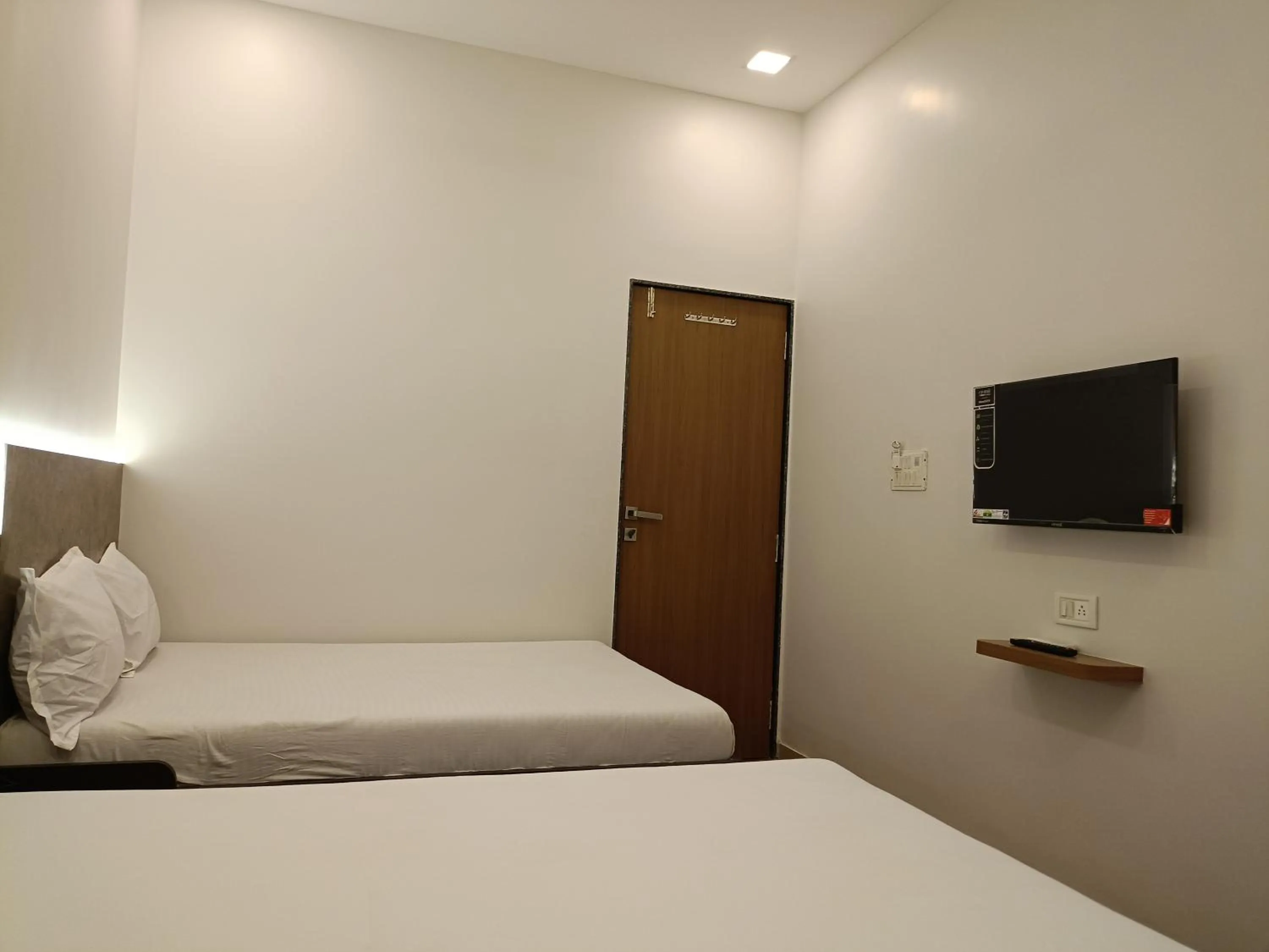 TV and multimedia, Bed in Hotel Ritz Vesu - Hotels in Vesu, Surat