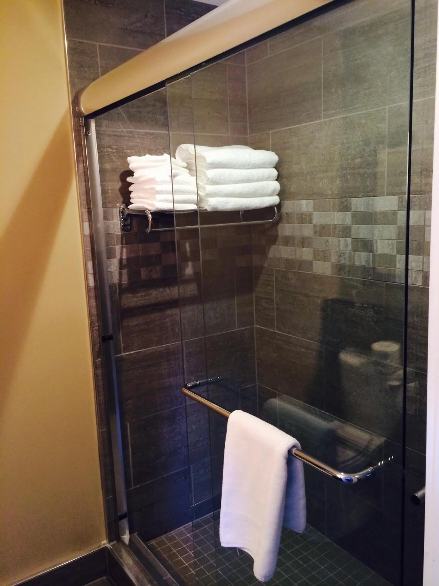 Bathroom in A Good Nite's Rest Bed and Breakfast