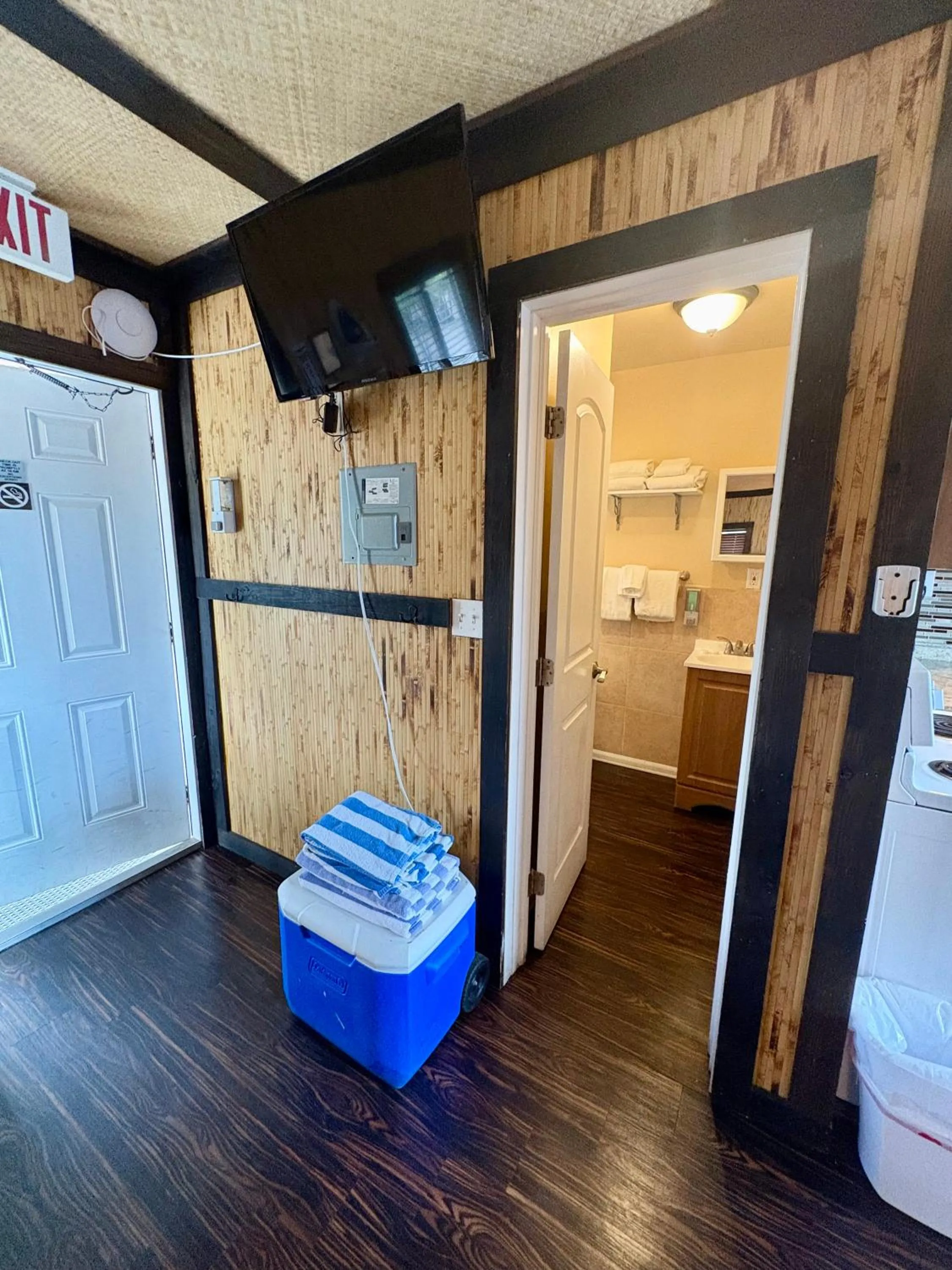 Captain Pip's Marina & Hideaway