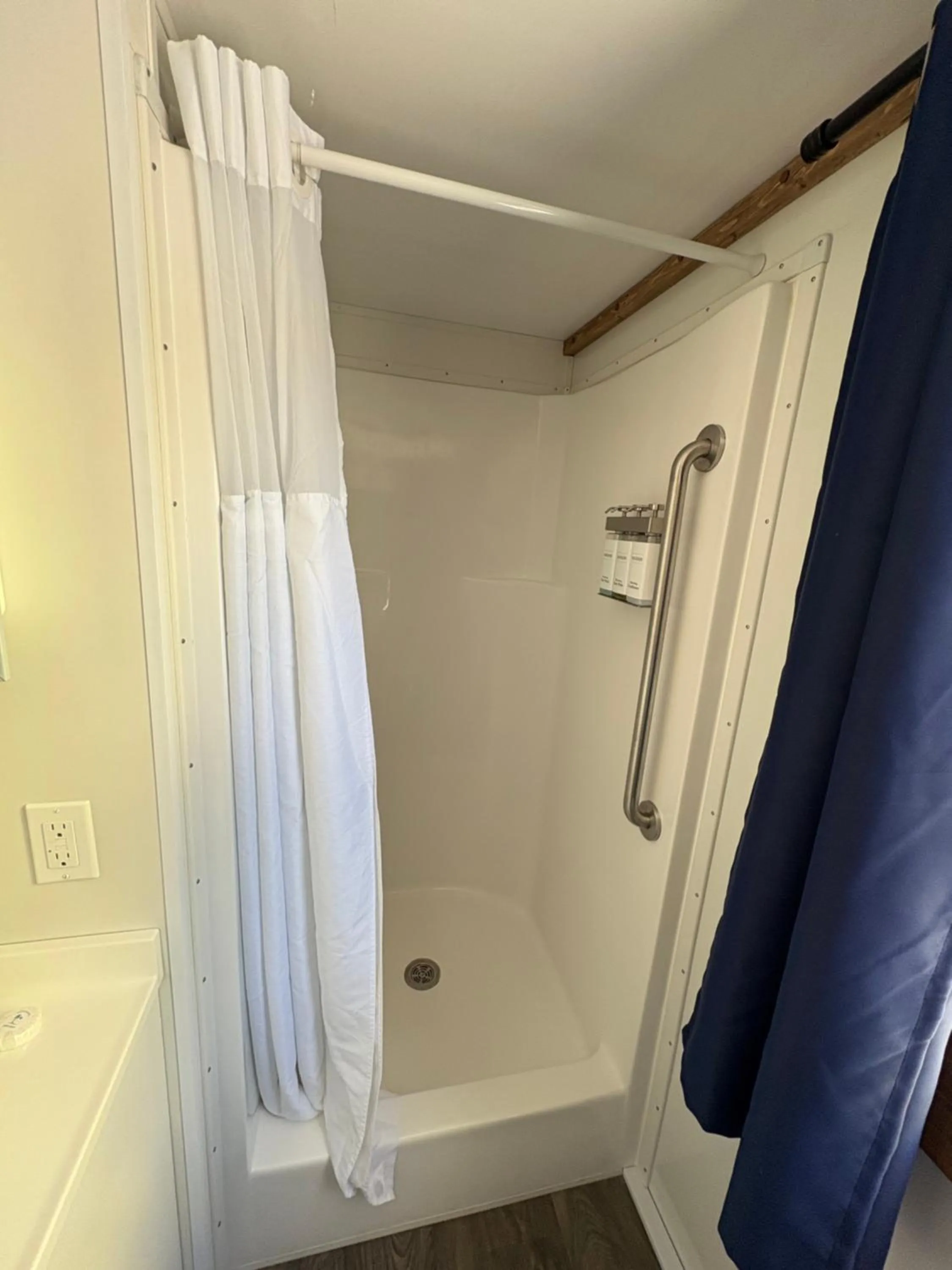 Bathroom in Captain Pip's Marina & Hideaway