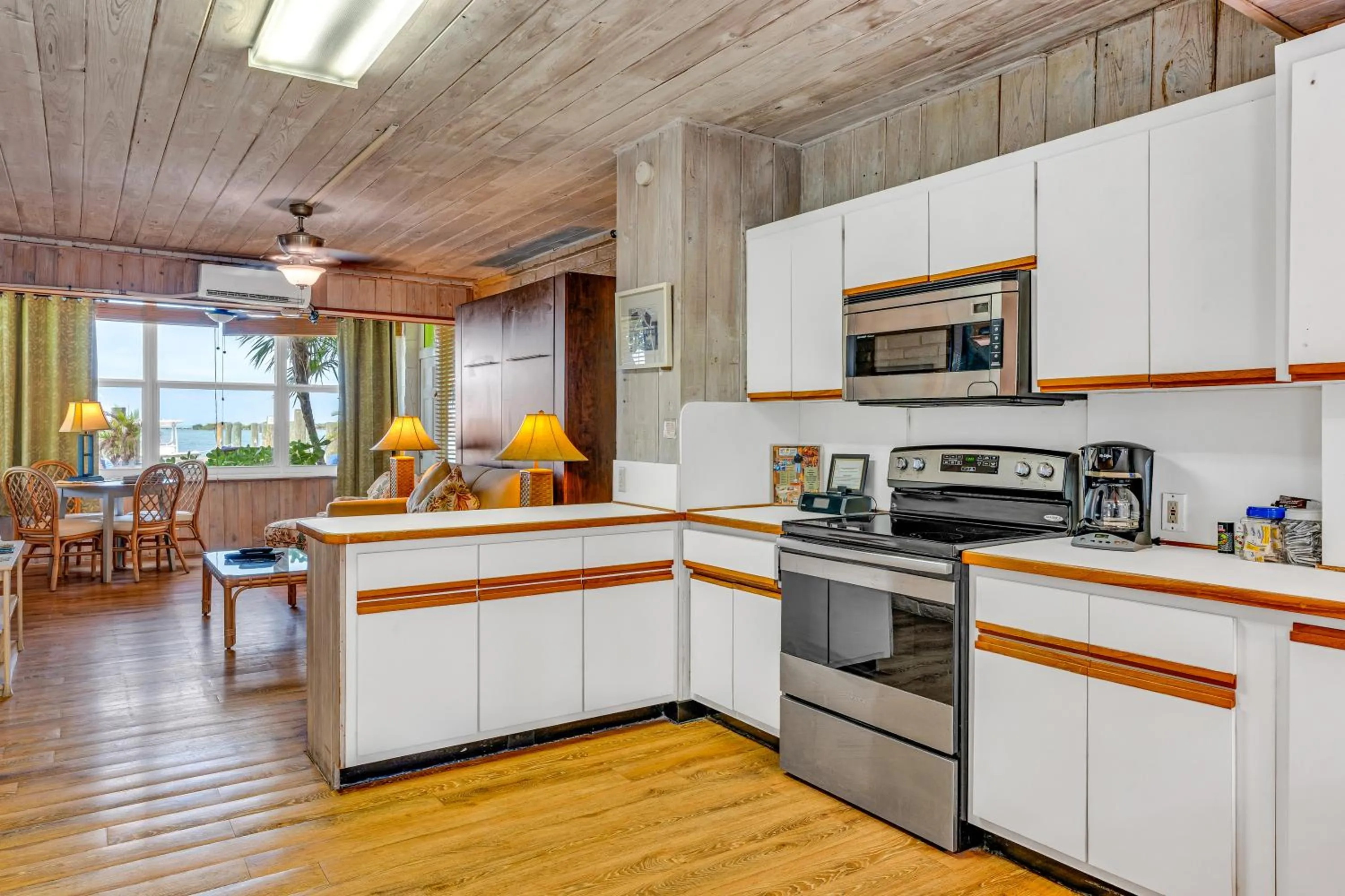 Captain Pip's Marina & Hideaway