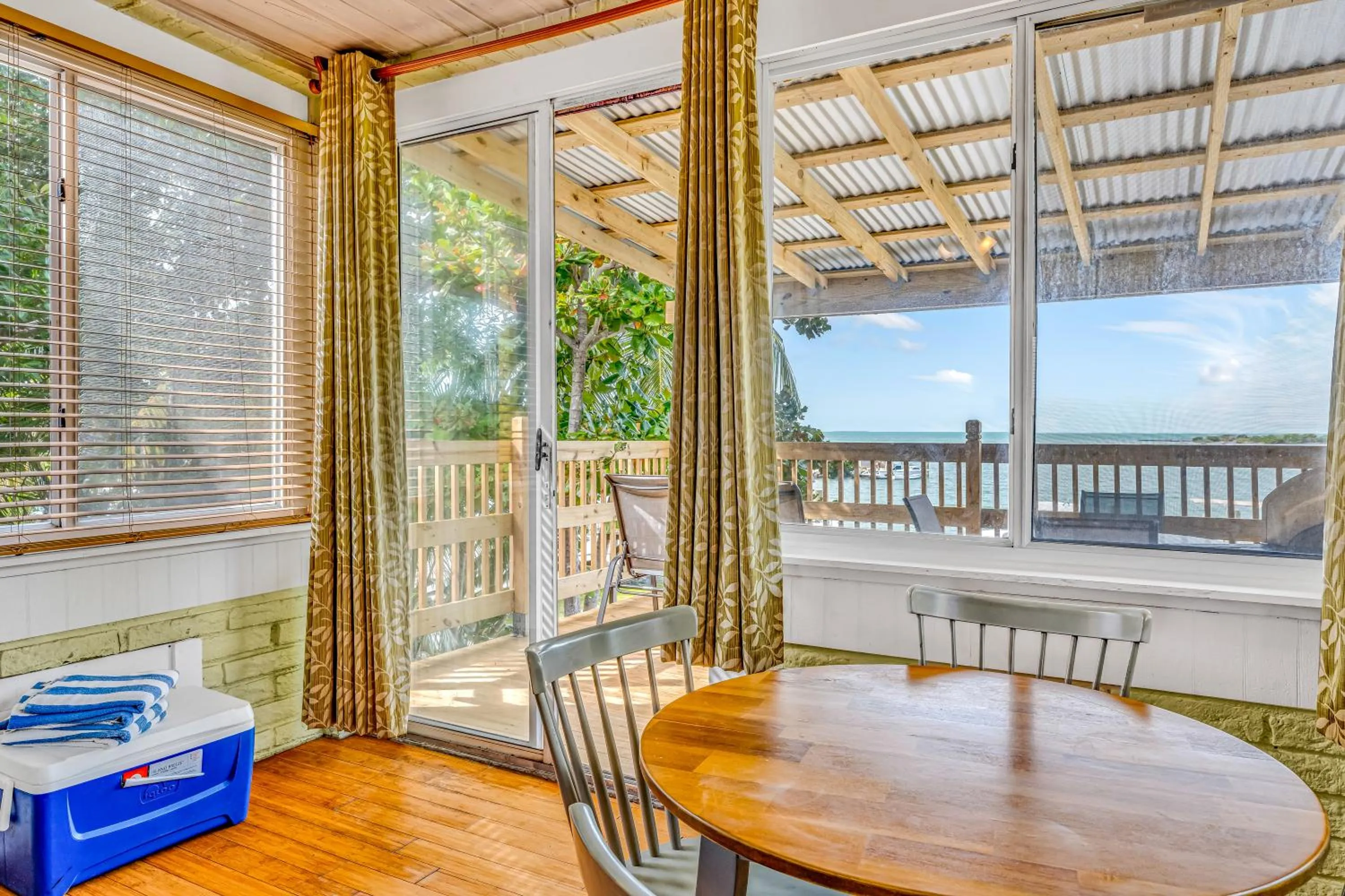 Captain Pip's Marina & Hideaway