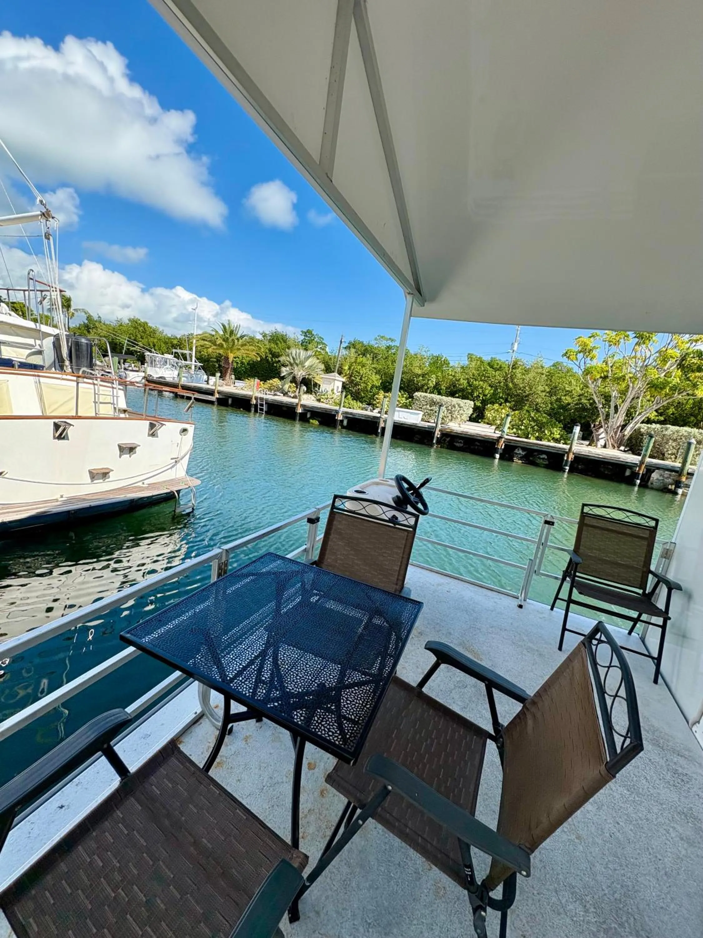 Facade/entrance in Captain Pip's Marina & Hideaway
