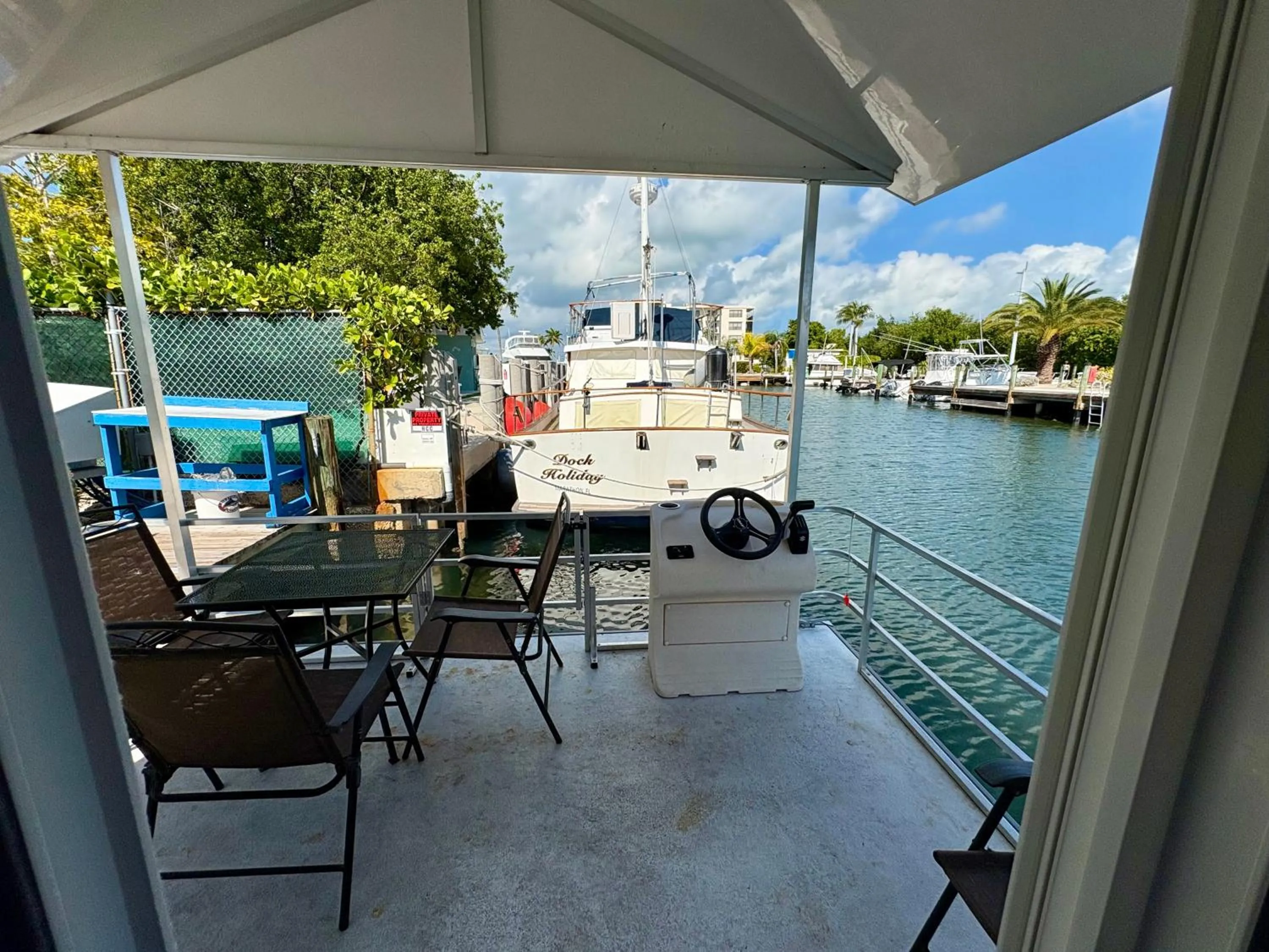 Facade/entrance in Captain Pip's Marina & Hideaway