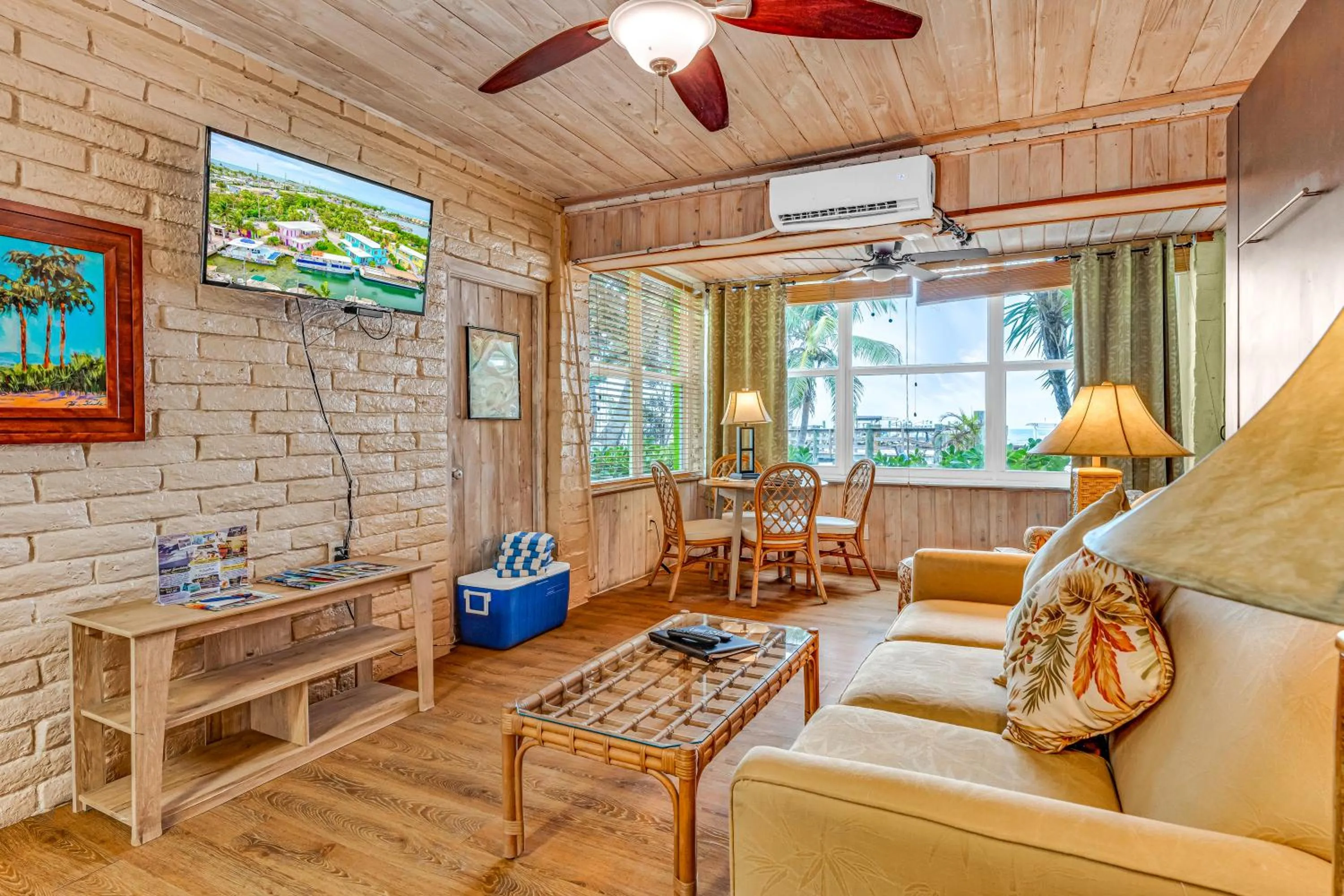 Captain Pip's Marina & Hideaway