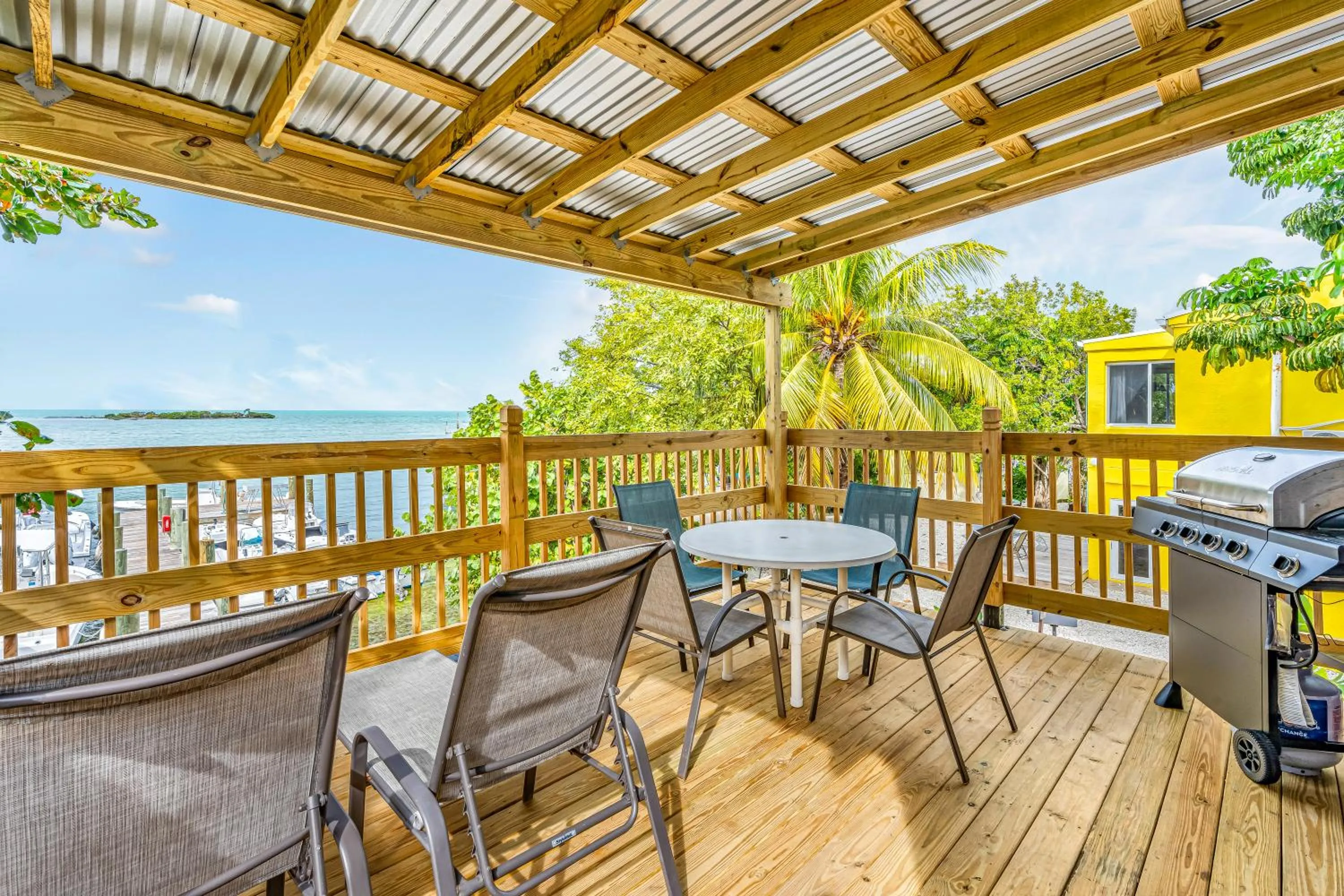 Captain Pip's Marina & Hideaway