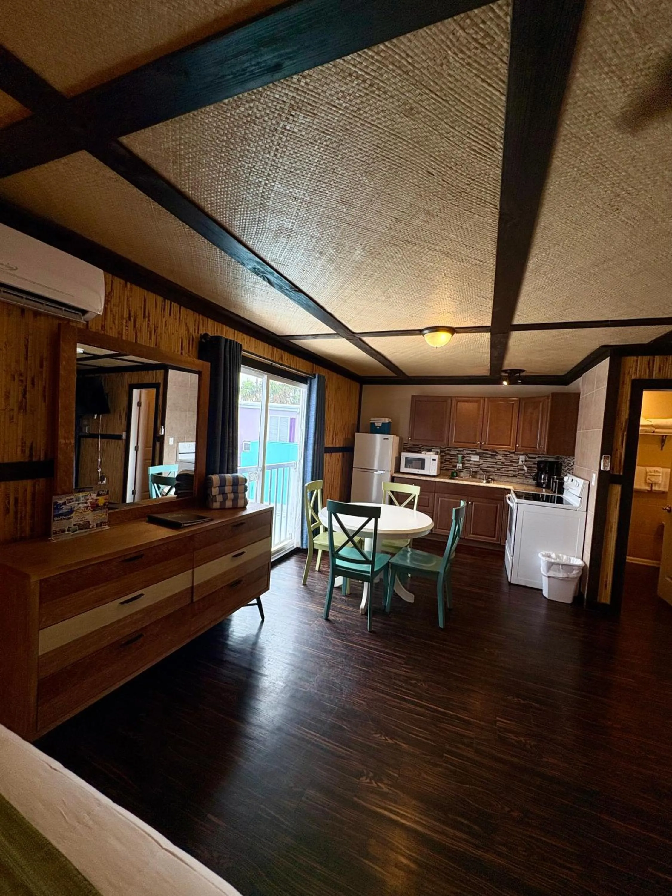 Captain Pip's Marina & Hideaway