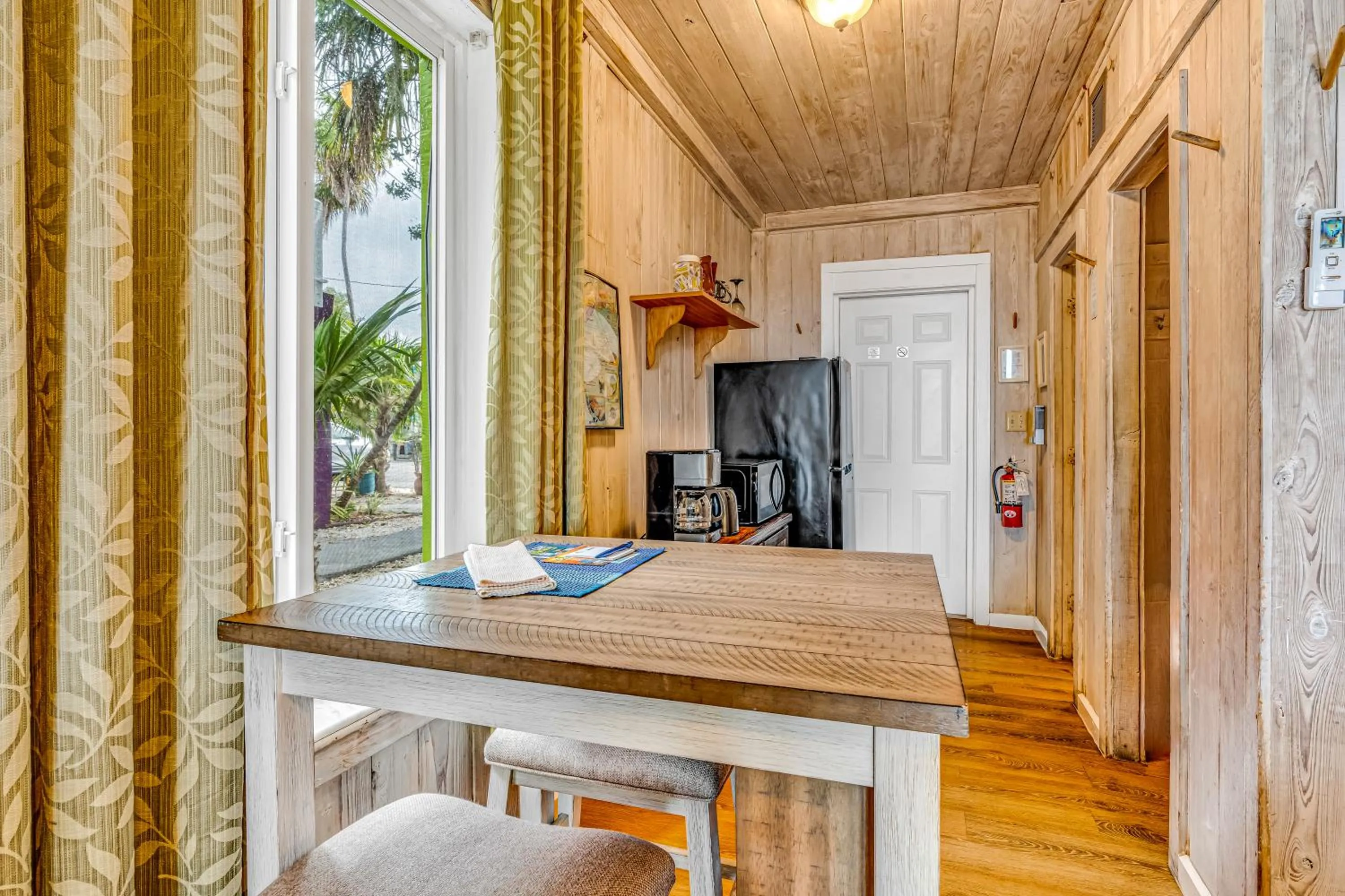 Captain Pip's Marina & Hideaway