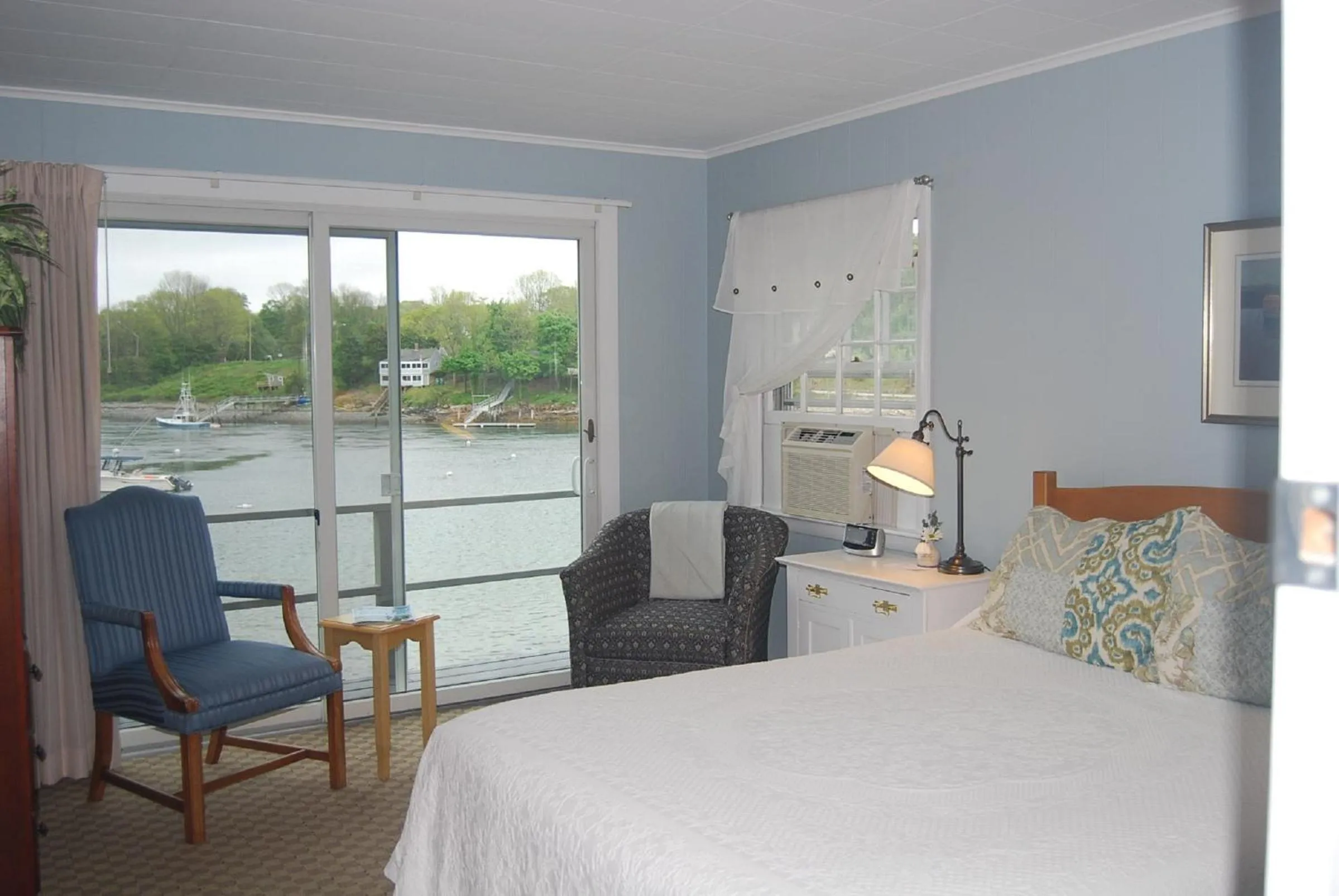 Day, Bed in Dockside Guest Quarters