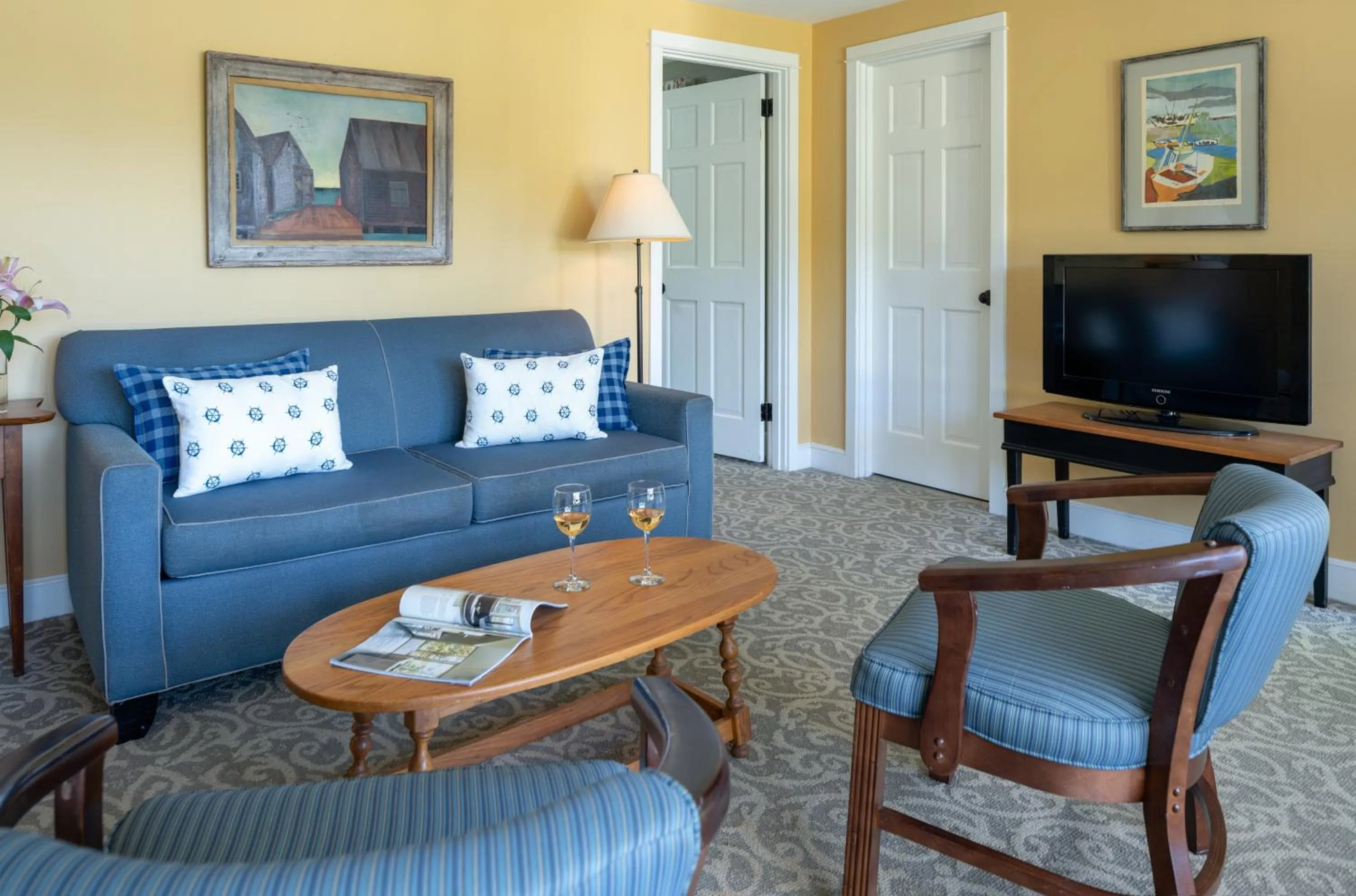 Living room in Dockside Guest Quarters