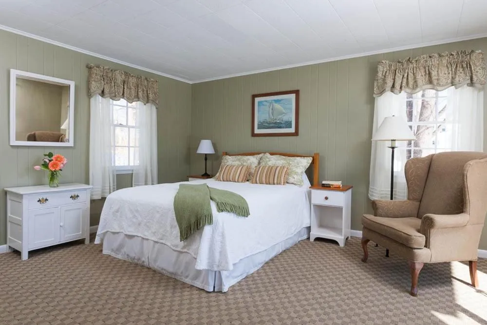 Bedroom, Bed in Dockside Guest Quarters
