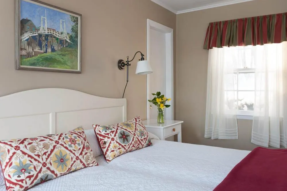 Bedroom, Bed in Dockside Guest Quarters