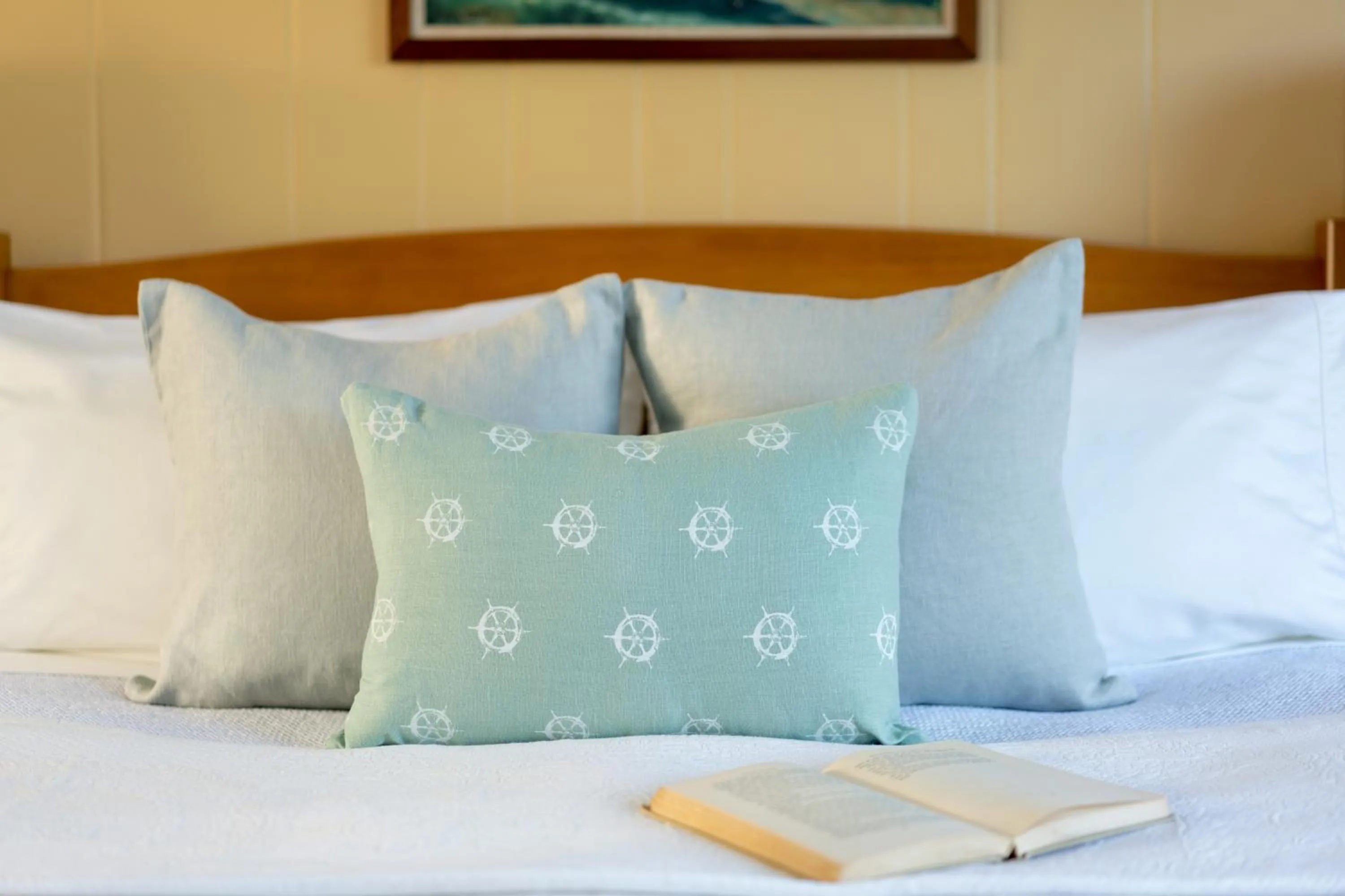 Bed in Dockside Guest Quarters