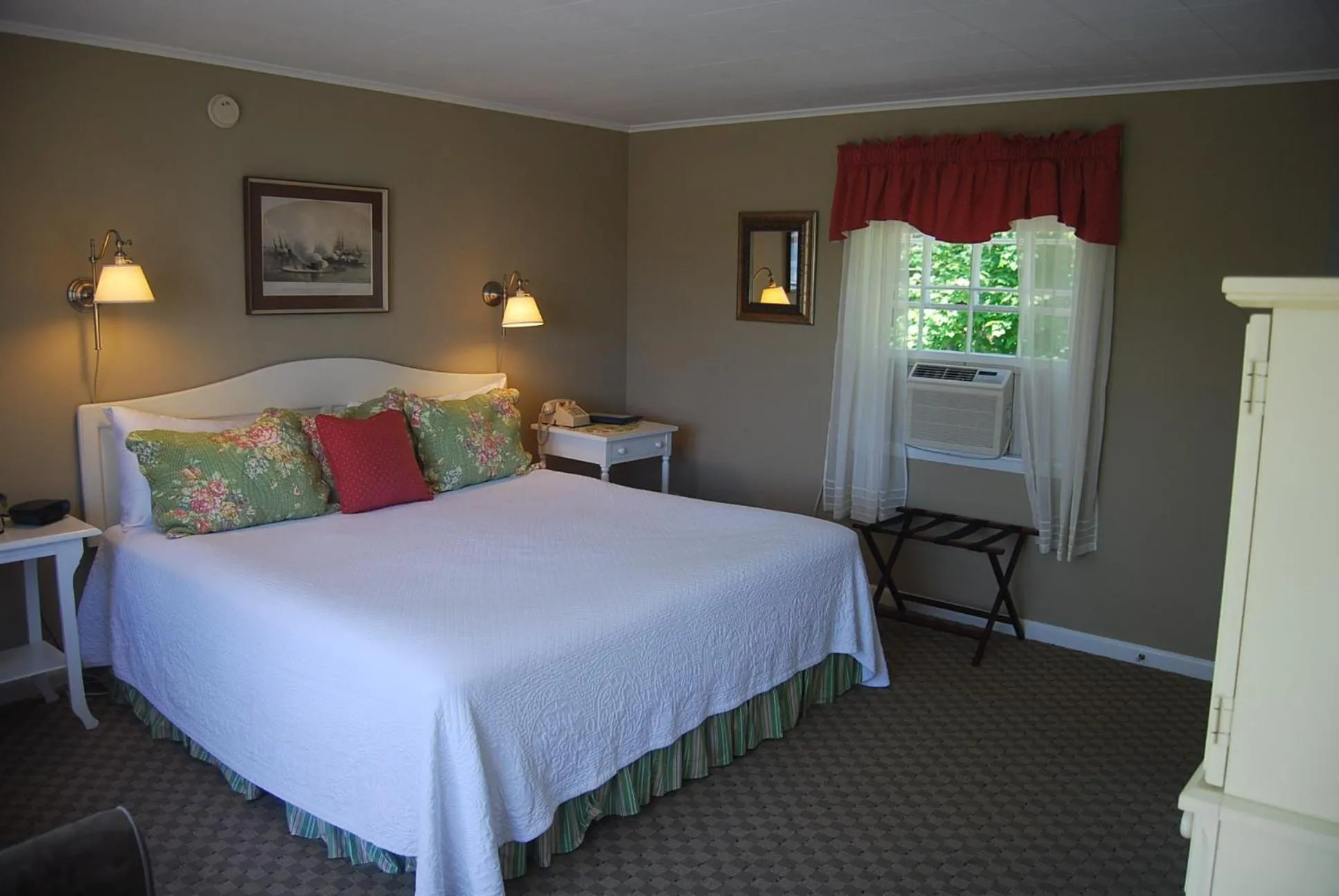 Day, Bed in Dockside Guest Quarters