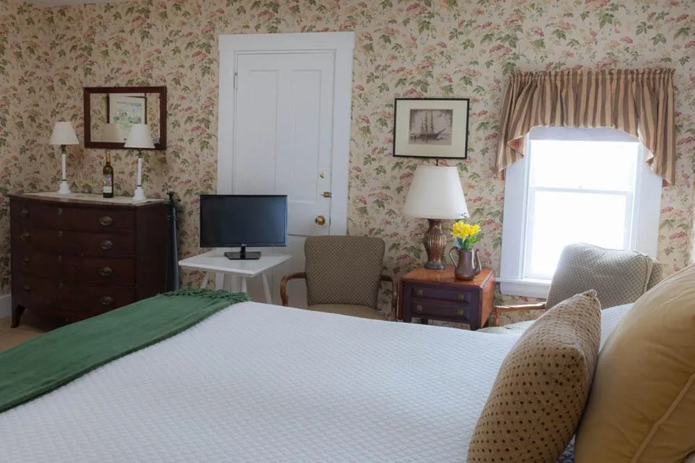 Bedroom, Bed in Dockside Guest Quarters