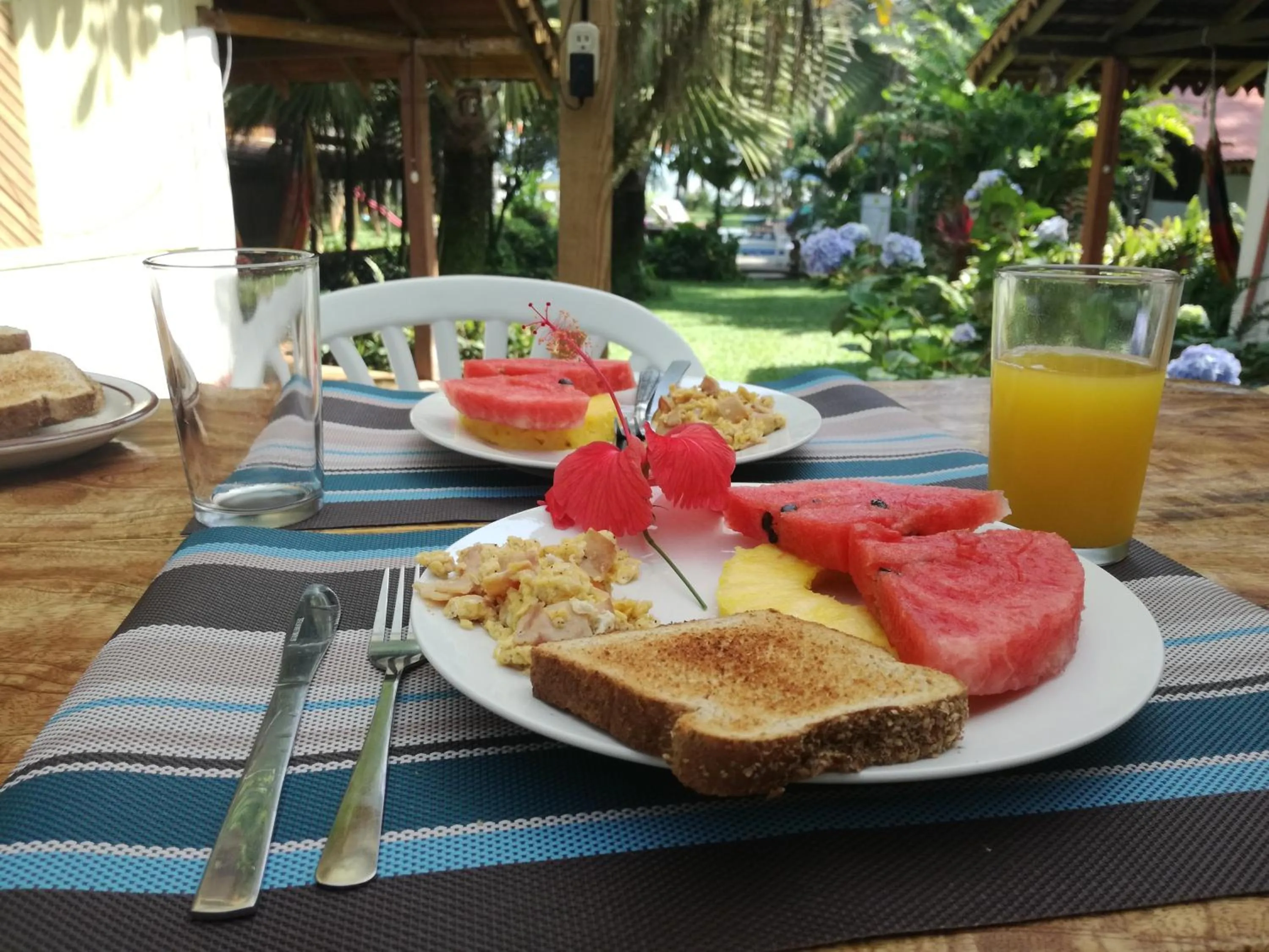 Breakfast in Chalet Y Cabinas Hibiscus