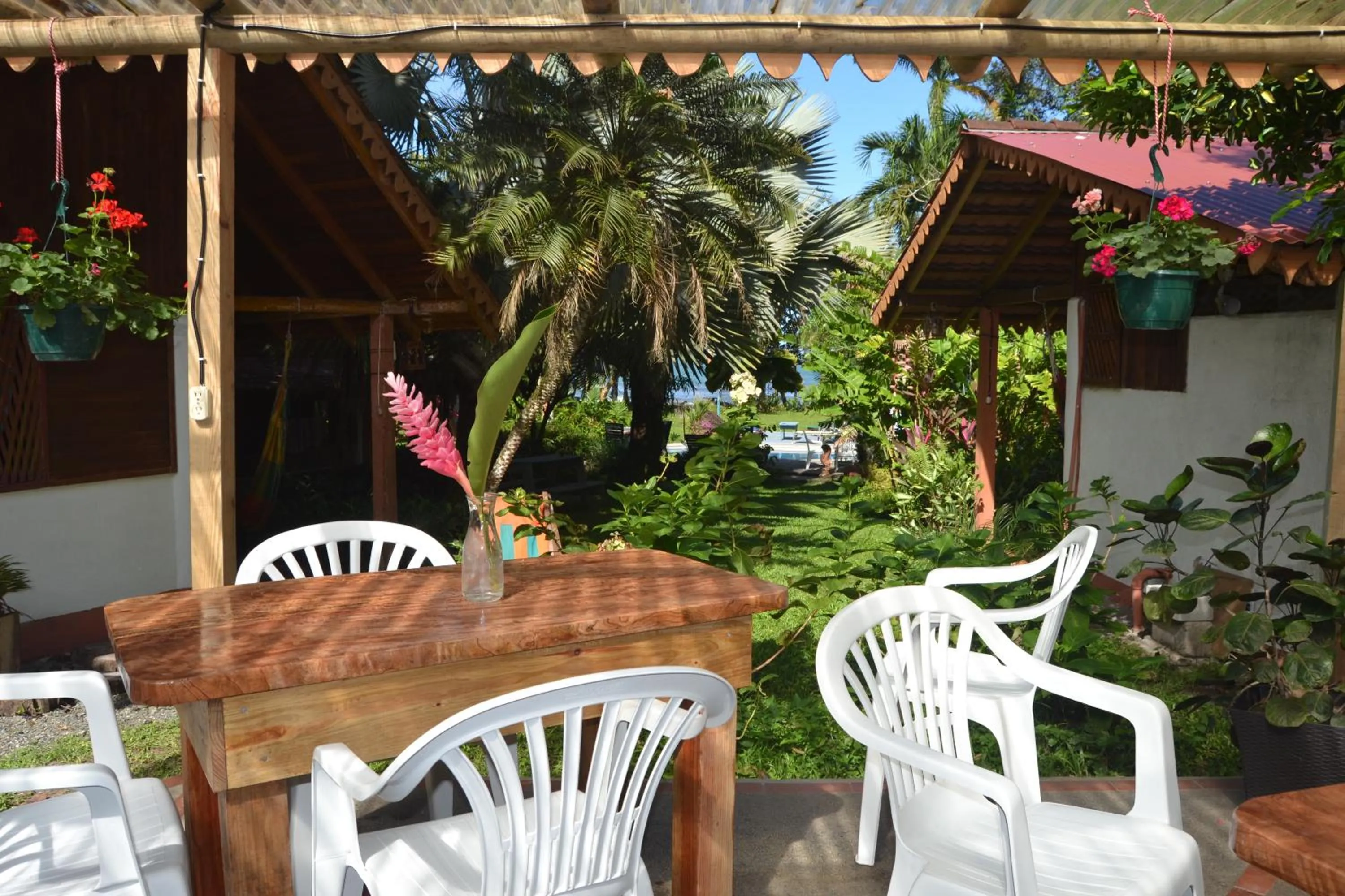 Communal lounge/ TV room in Chalet Y Cabinas Hibiscus