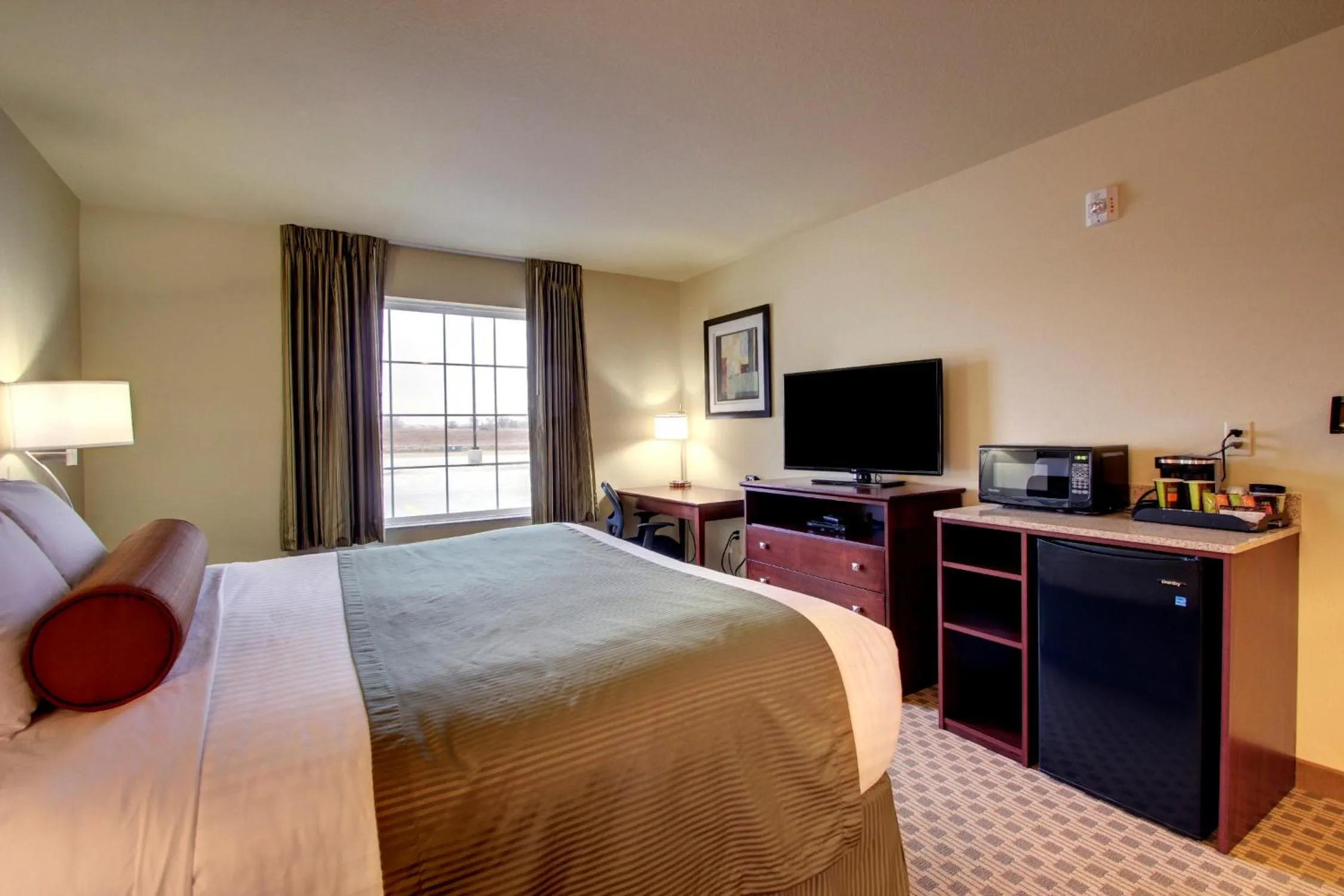 Bedroom, Bed in Cobblestone Inn & Suites - Avoca